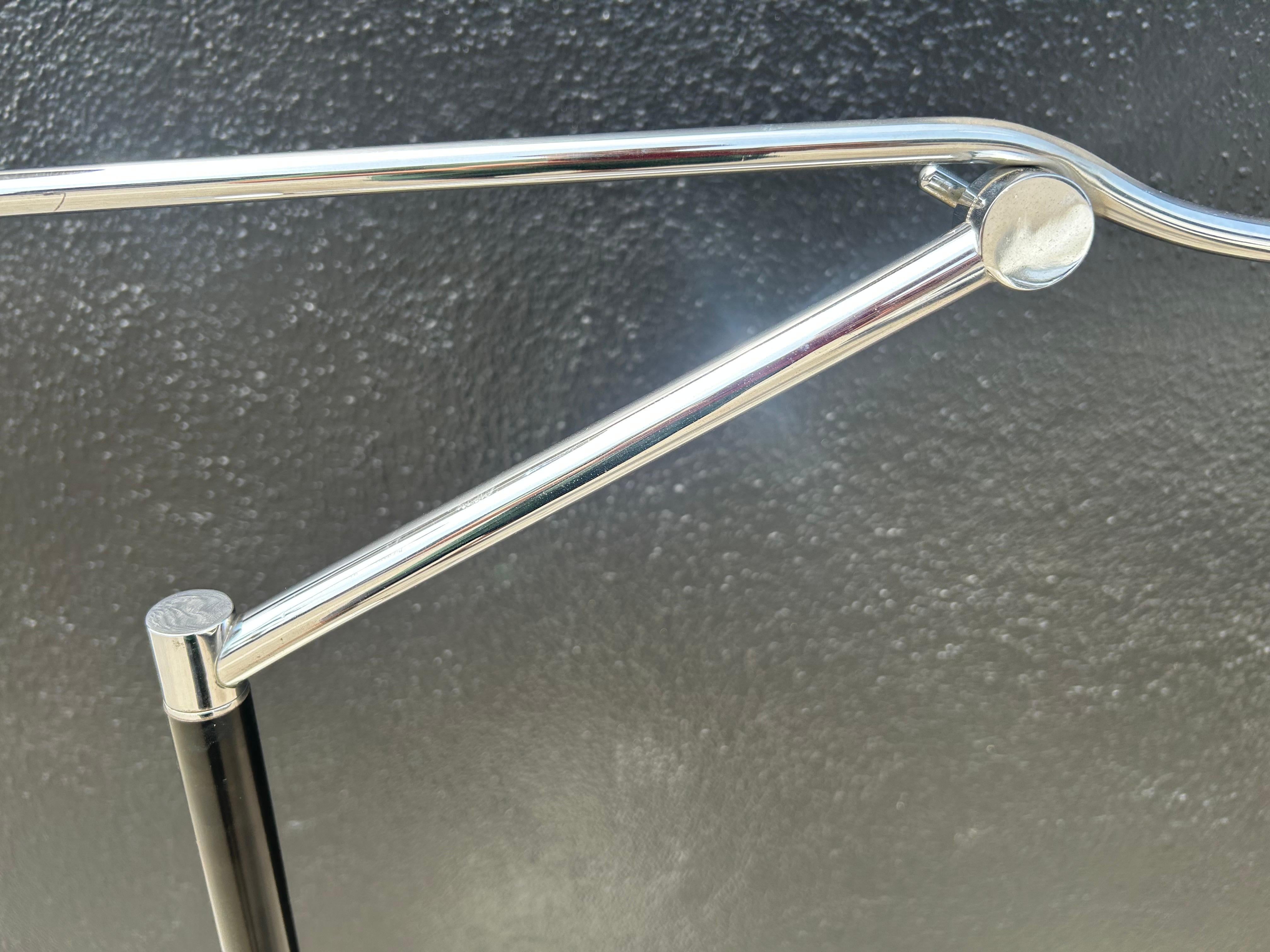 Rare Swerve Arm Architectural Lamp Arteluce For Sale 7