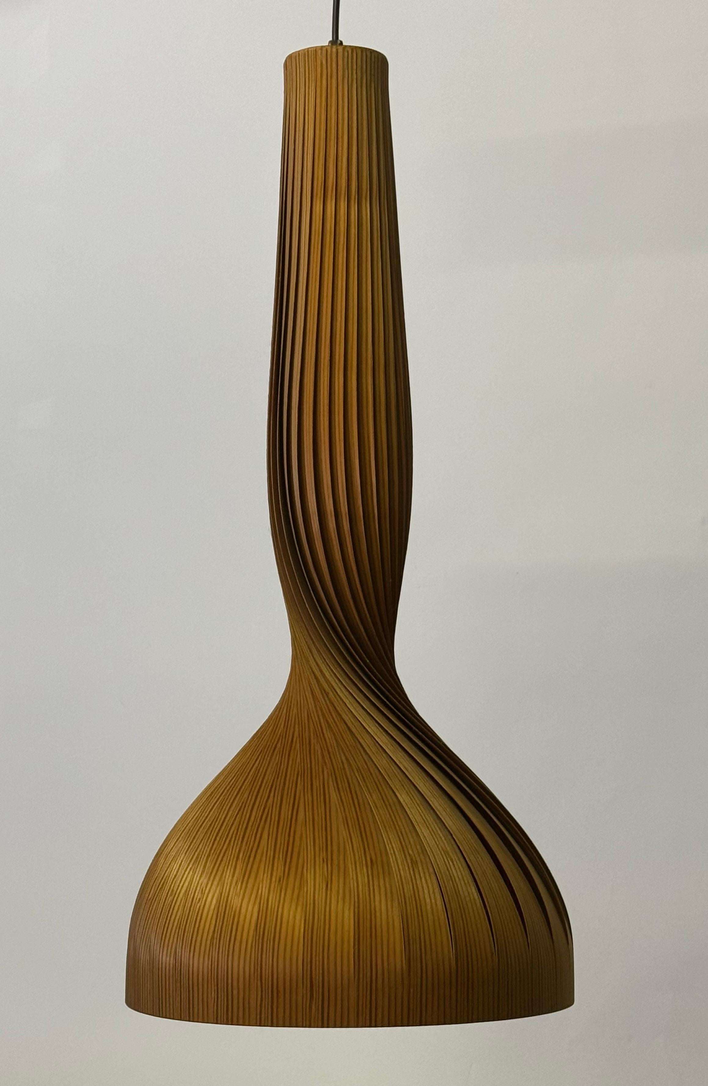 Ciondolo a forma di vortice di pino di Hans-Agne Jakobsson, Svezia, 1960 ca. in vendita 6