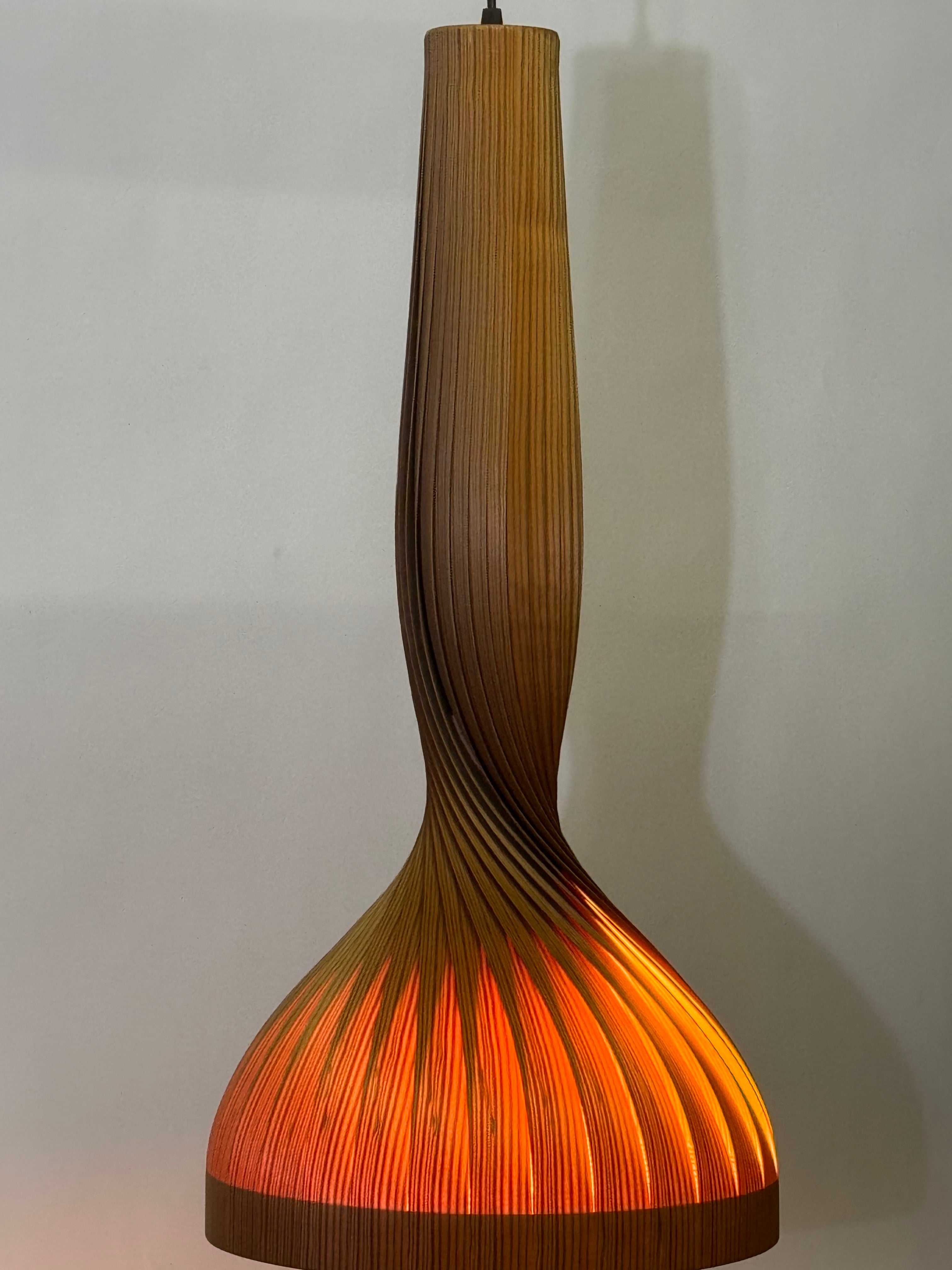 Svedese Ciondolo a forma di vortice di pino di Hans-Agne Jakobsson, Svezia, 1960 ca. in vendita