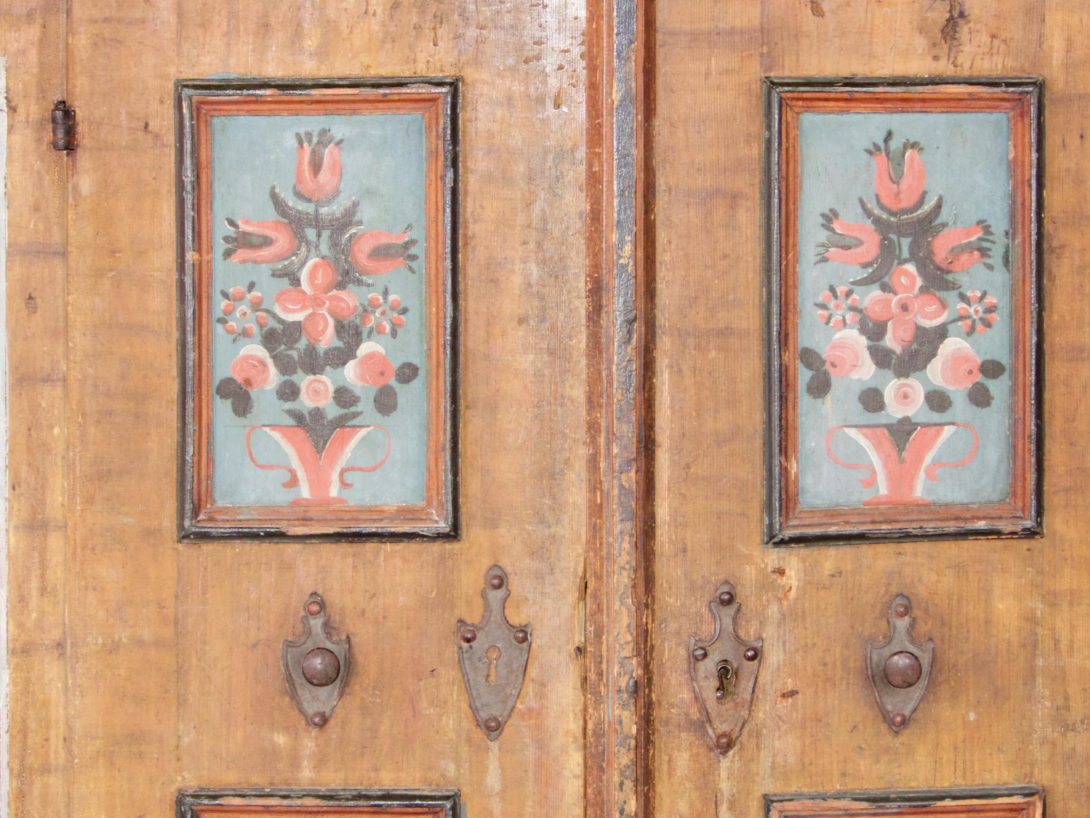 Milieu du XIXe siècle Rare armoire d'enfant peinte en alpage suisse, datée de 1833 en vente