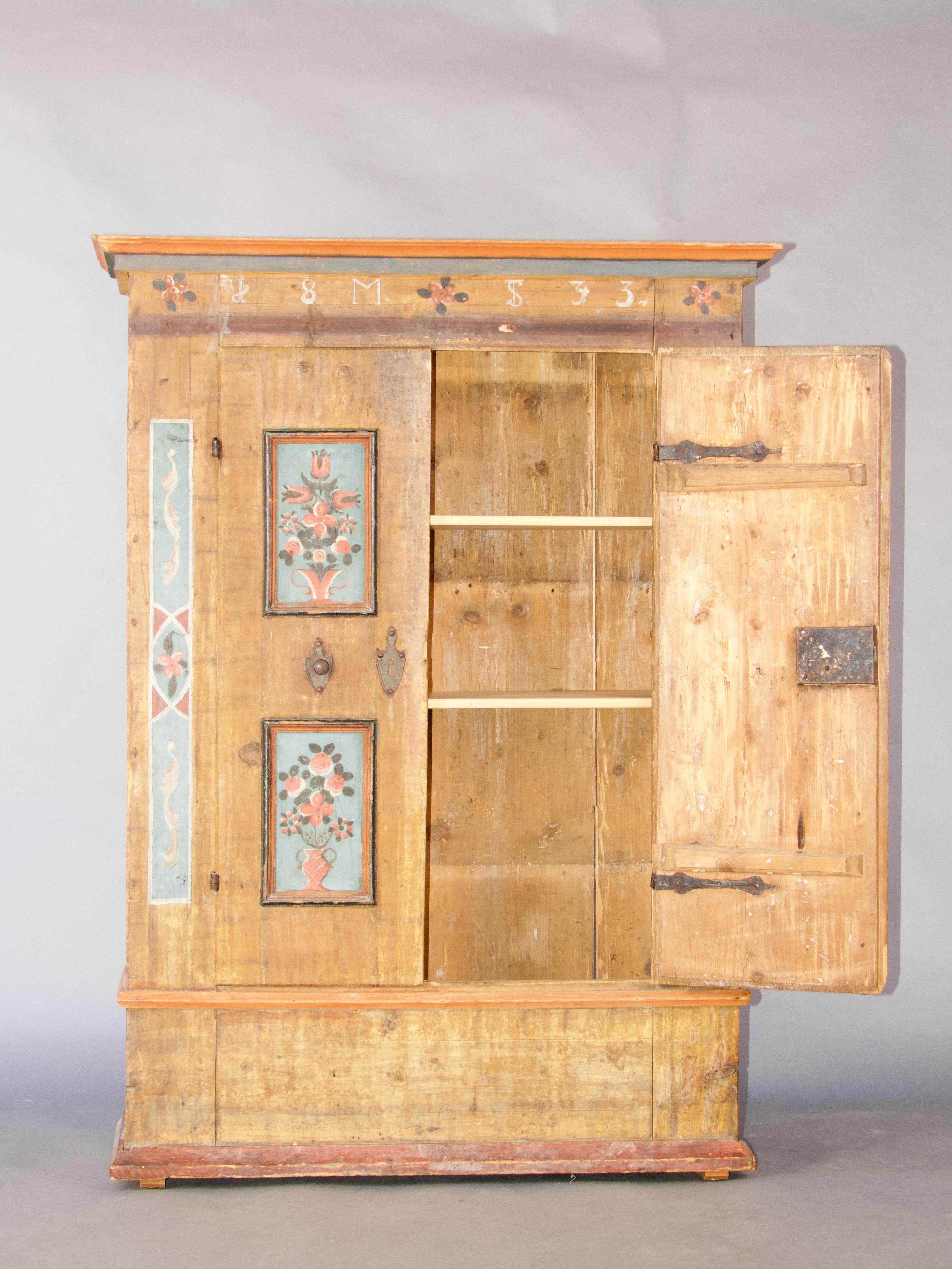 Bois Rare armoire d'enfant peinte en alpage suisse, datée de 1833 en vente