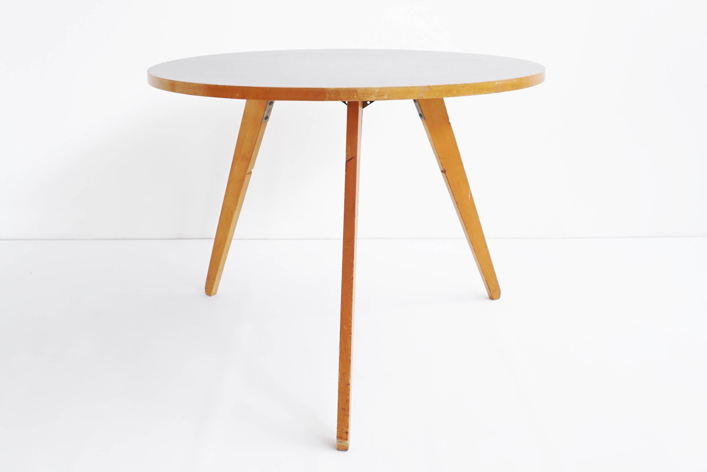 coffee table into dining table