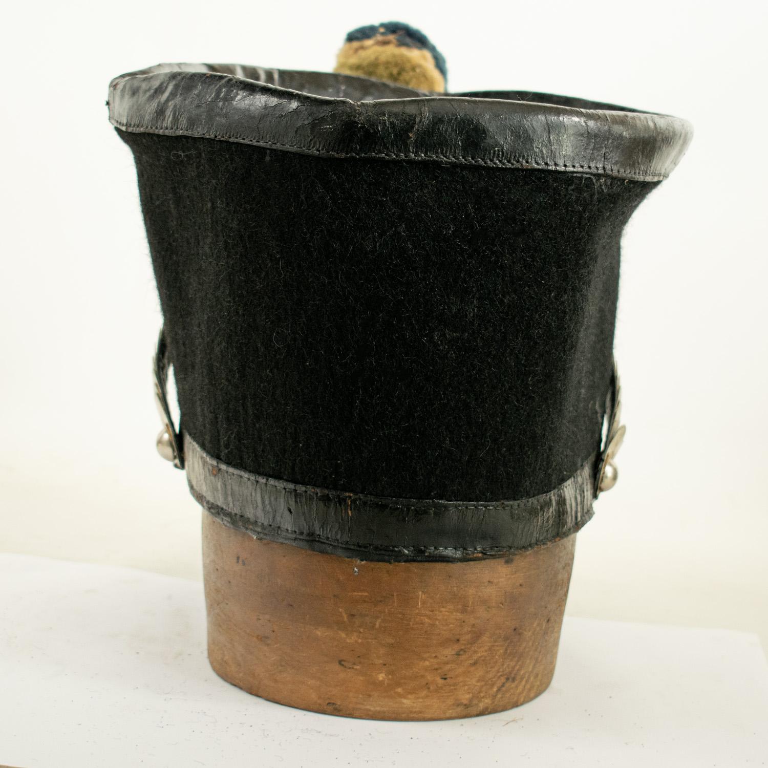 Rare SWISS MODEL 1830 BELL TOP SHAKO Helmet to Jaeger Regiment In Fair Condition For Sale In TEYJAT, FR