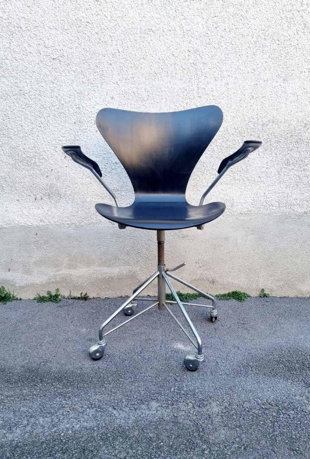 Seltener drehbarer Schreibtischstuhl Modell 3217 von Arne Jacobsen für Fritz Hansen, Dänemark 60er Jahre im Angebot 3