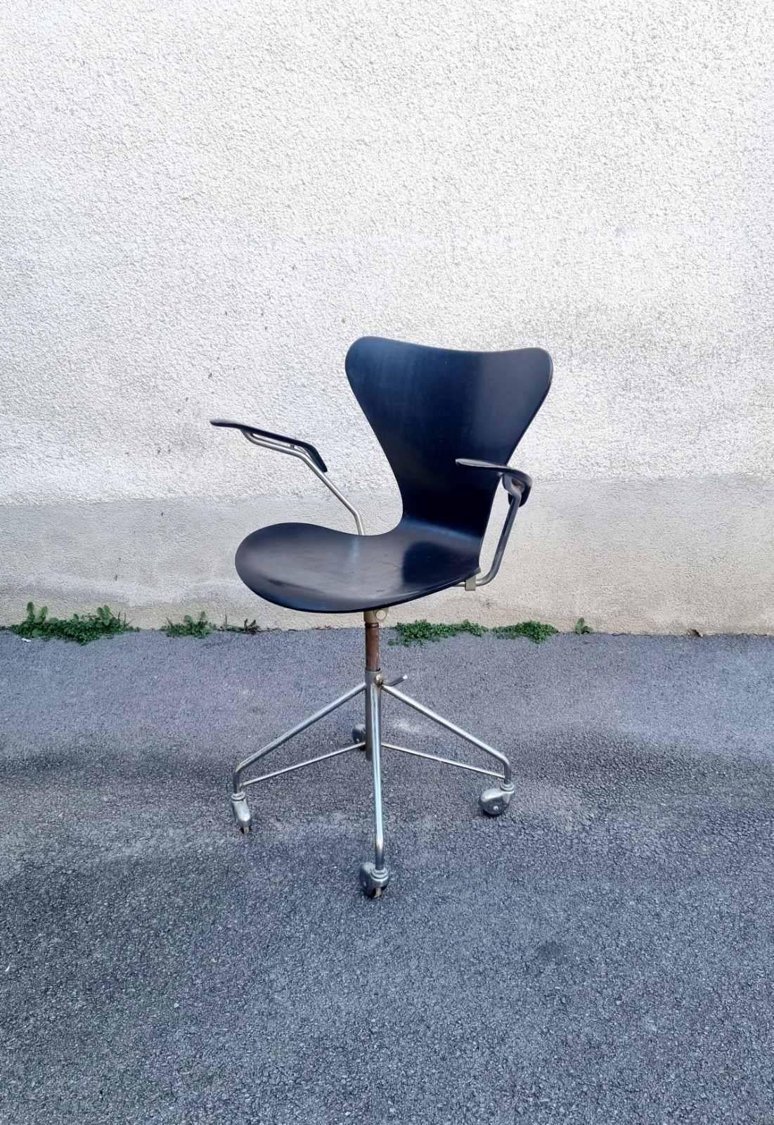 Seltener drehbarer Schreibtischstuhl Modell 3217 von Arne Jacobsen für Fritz Hansen, Dänemark 60er Jahre im Angebot 4
