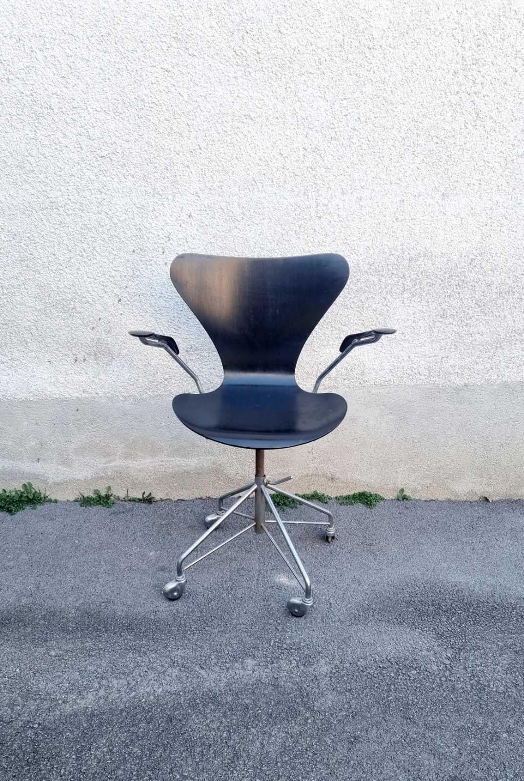 Seltener drehbarer Schreibtischstuhl Modell 3217 von Arne Jacobsen für Fritz Hansen, Dänemark 60er Jahre im Angebot 5