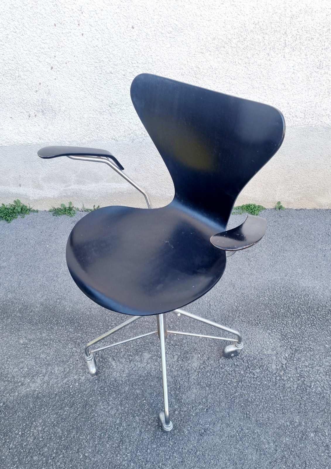 Seltener drehbarer Schreibtischstuhl Modell 3217 von Arne Jacobsen für Fritz Hansen, Dänemark 60er Jahre (Dänisch) im Angebot