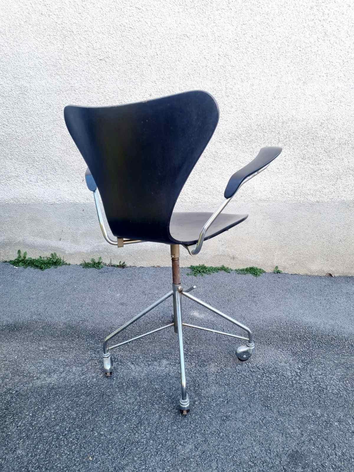 Seltener drehbarer Schreibtischstuhl Modell 3217 von Arne Jacobsen für Fritz Hansen, Dänemark 60er Jahre (Mitte des 20. Jahrhunderts) im Angebot