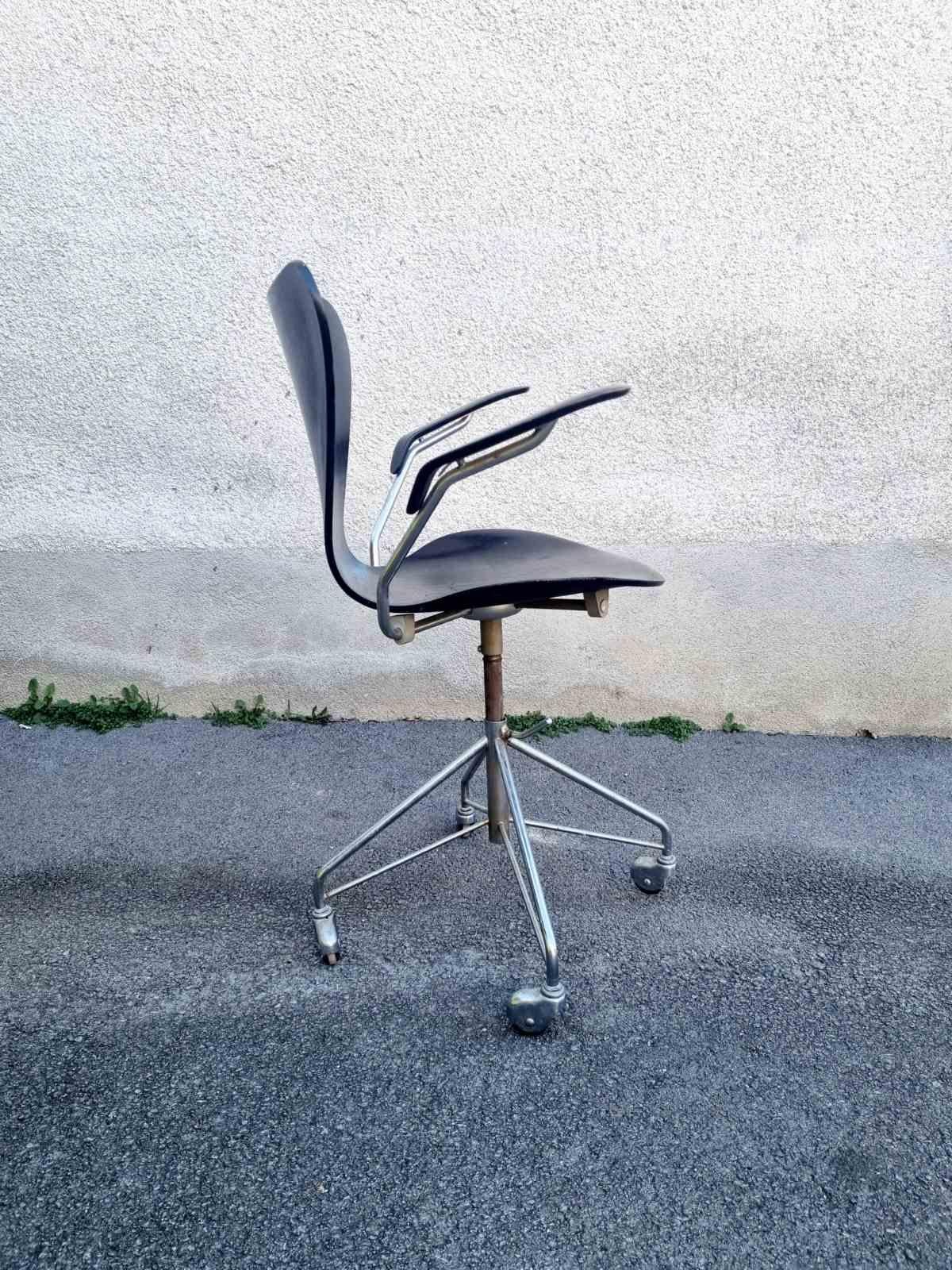 Seltener drehbarer Schreibtischstuhl Modell 3217 von Arne Jacobsen für Fritz Hansen, Dänemark 60er Jahre (Metall) im Angebot