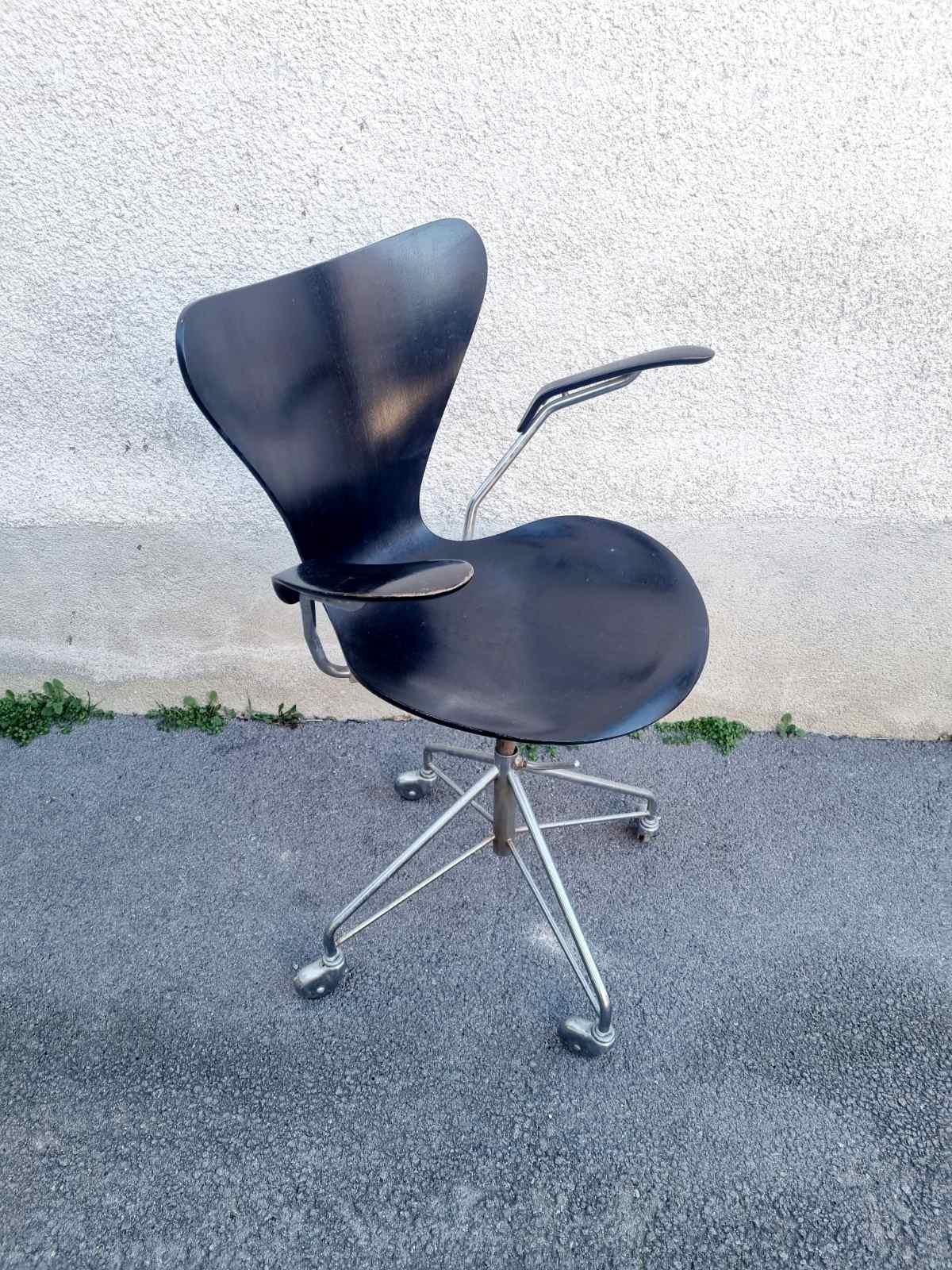 Seltener drehbarer Schreibtischstuhl Modell 3217 von Arne Jacobsen für Fritz Hansen, Dänemark 60er Jahre im Angebot 2