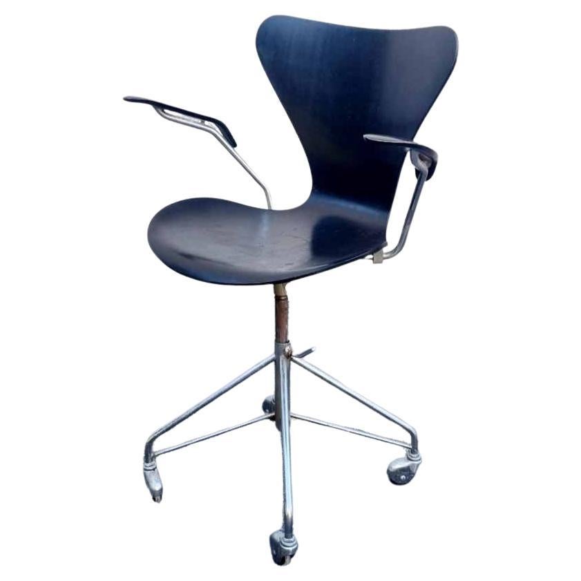 Rare chaise de bureau pivotante modèle 3217 par Arne Jacobsen pour Fritz Hansen, Danemark années 60