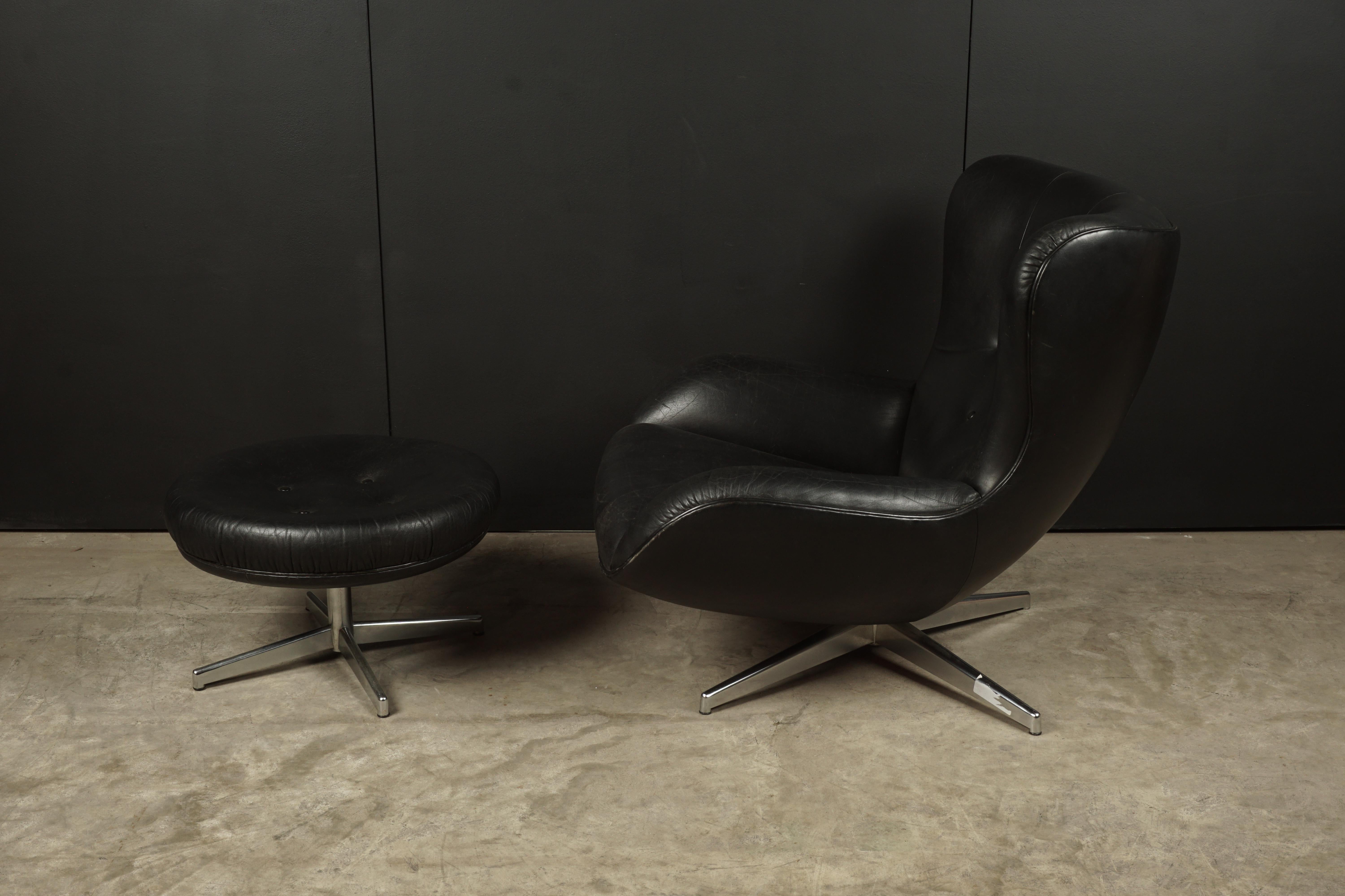 Rare Swivel Lounge Chair and Ottoman by Illum Wikkelsø, Denmark, 1960s In Good Condition In Nashville, TN