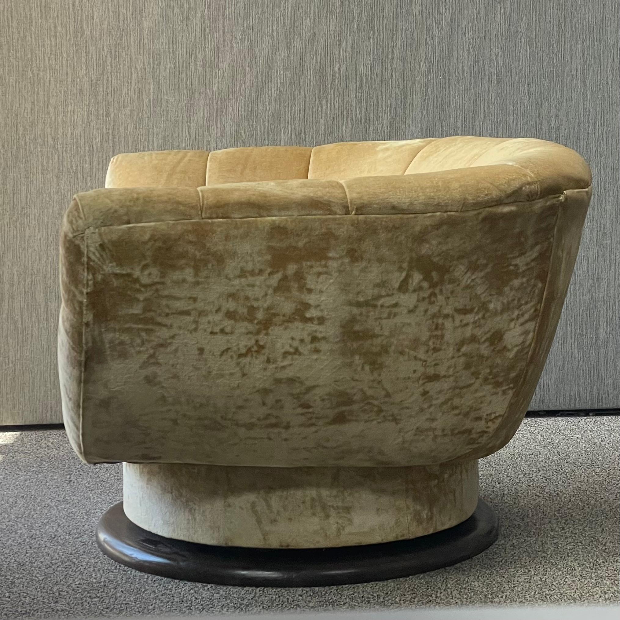 Fauteuil de salon pivotant rare par Adrian Pearsall Bon état - En vente à Palm Springs, CA