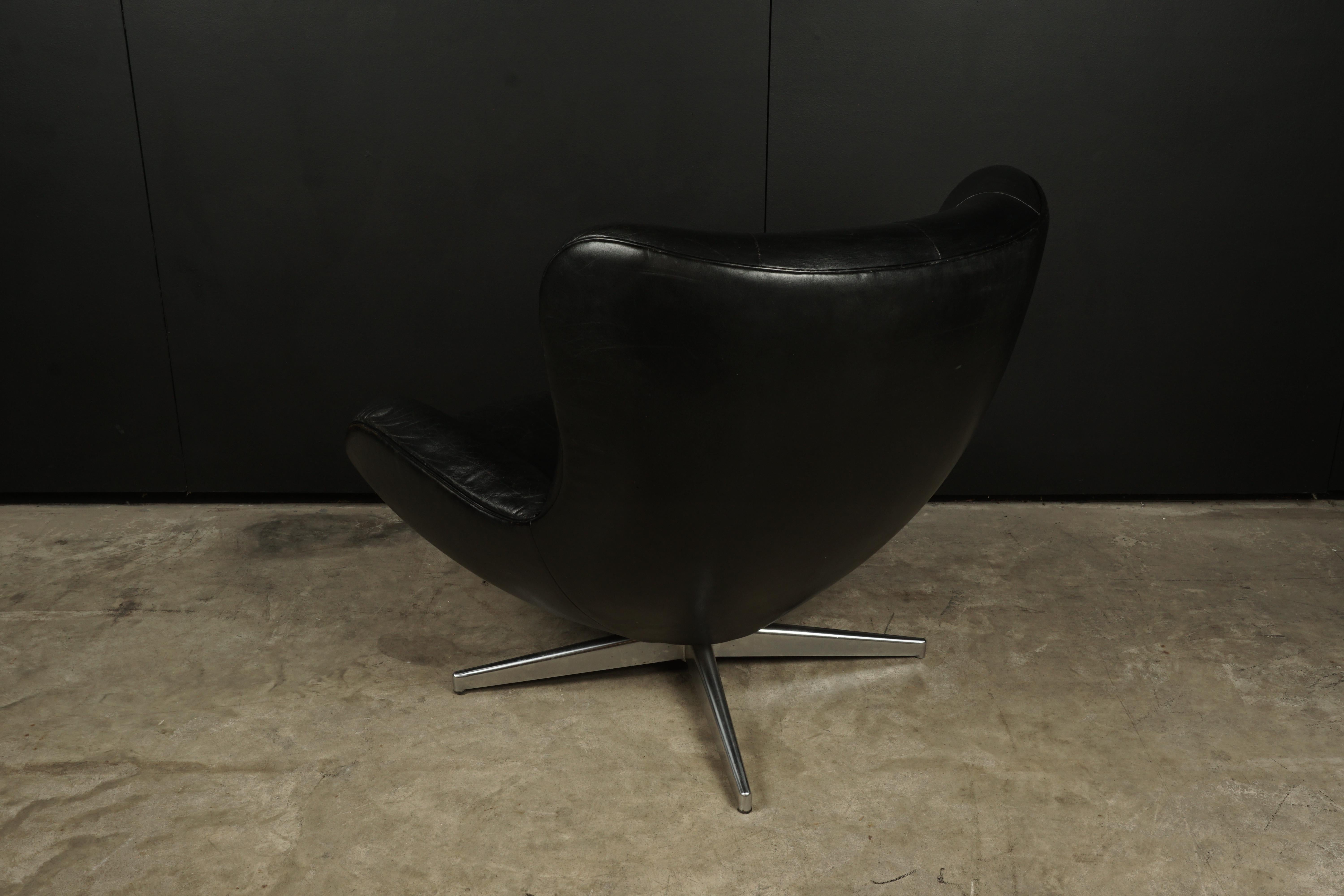 European Rare Swivel Lounge Chair by Illum Wikkelsø, Denmark, 1960s
