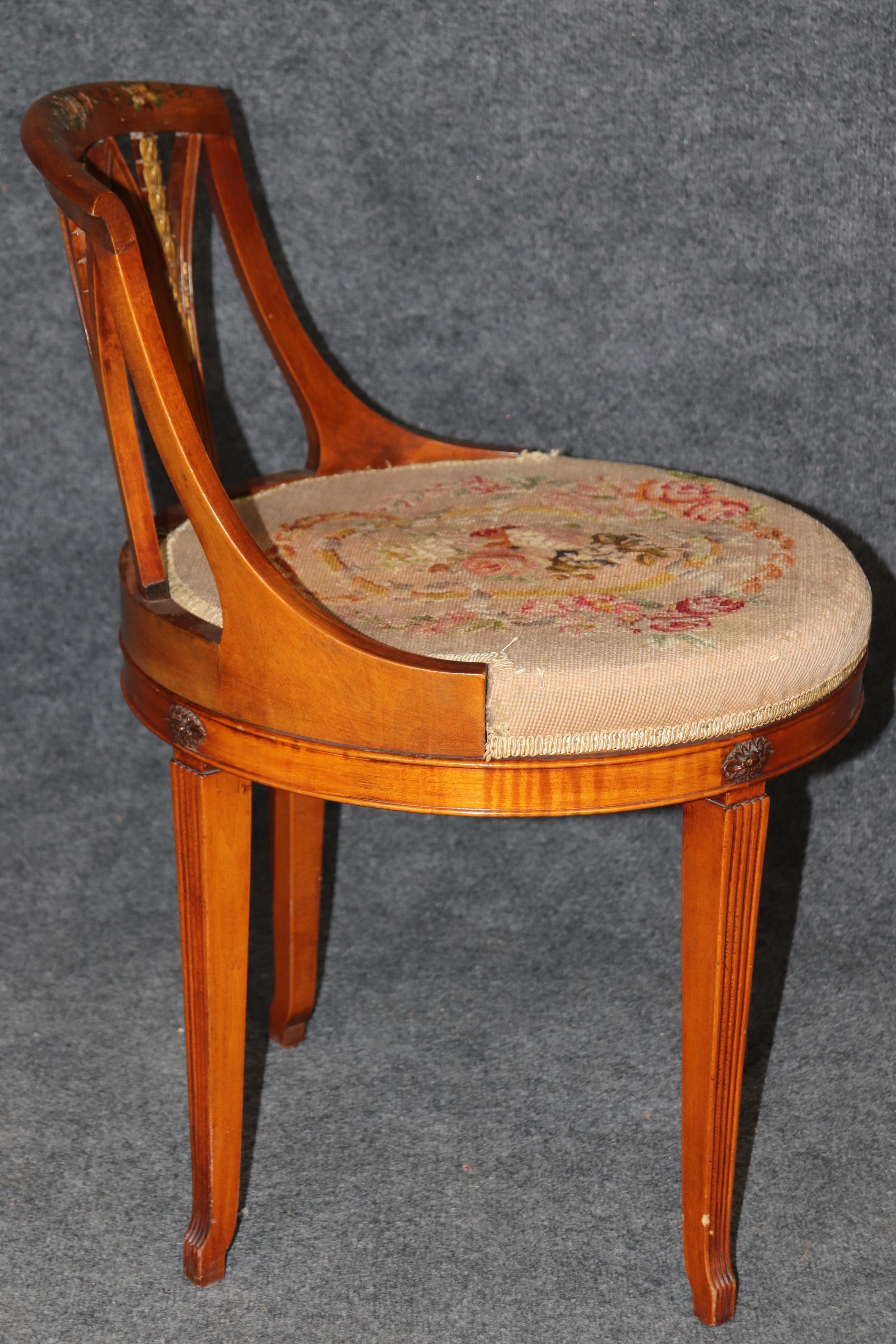 Rare Swiveling English Adams Satinwood Paint Decorated Ladies Vanity Stool In Good Condition For Sale In Swedesboro, NJ