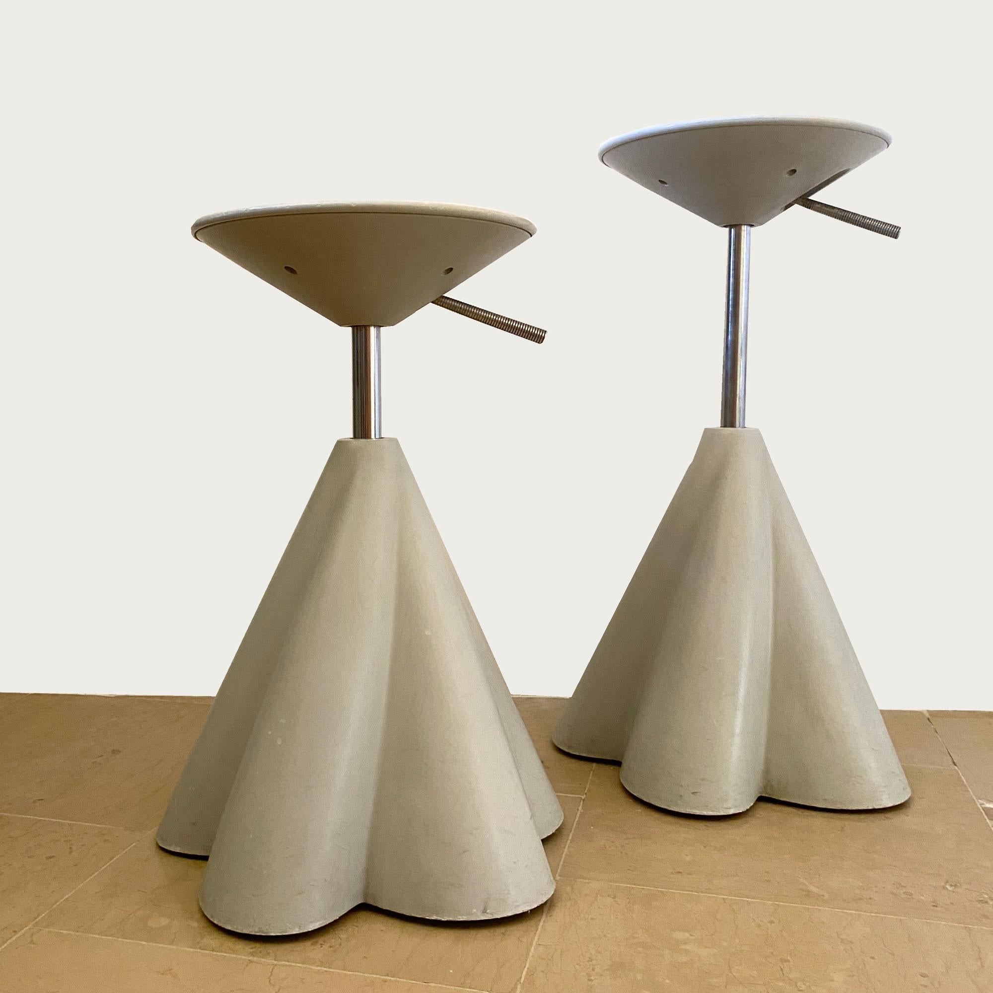 Rare Swivelpair of  Stool by Philippe Starck for Presence Paris/ L'Oréal 1989 In Good Condition For Sale In Grenoble, FR