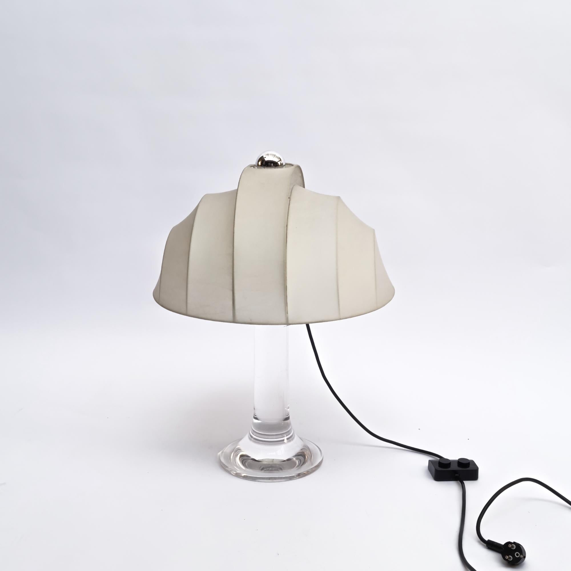 Original and rare table lamp by Luigi Massoni for Guzzini Harveiluce, 1970s.
Materials: Conical clear acrylic solid tube or rod base. Comes with original lampshade!

3x E14 + 1x E27 European Plug (up to 250V).

Base: H60 x D22

Shade: H26 x