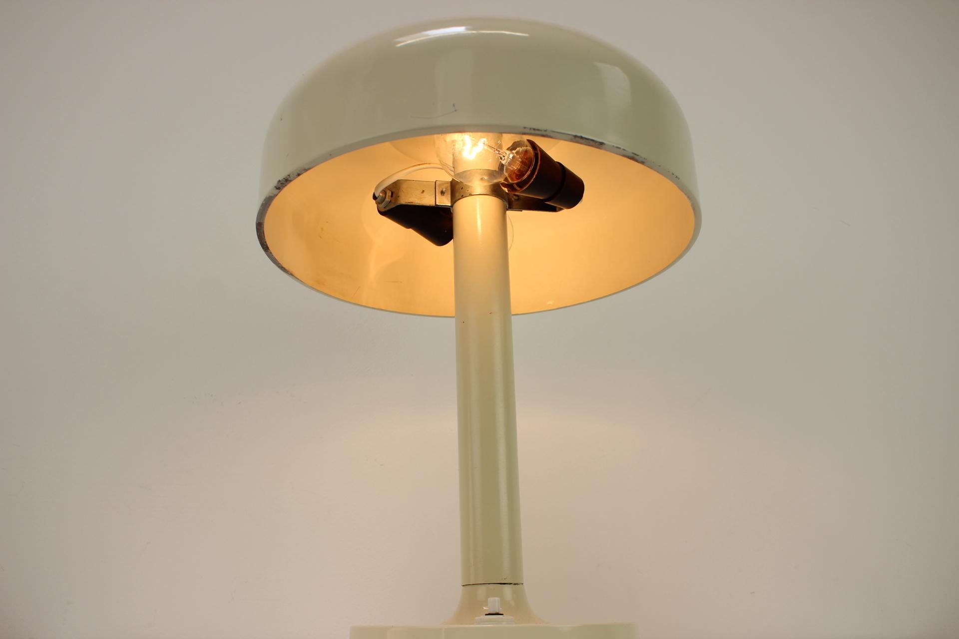 Fine XX secolo Rara lampada da tavolo di Napako, anni '70, Cecoslovacchia in vendita