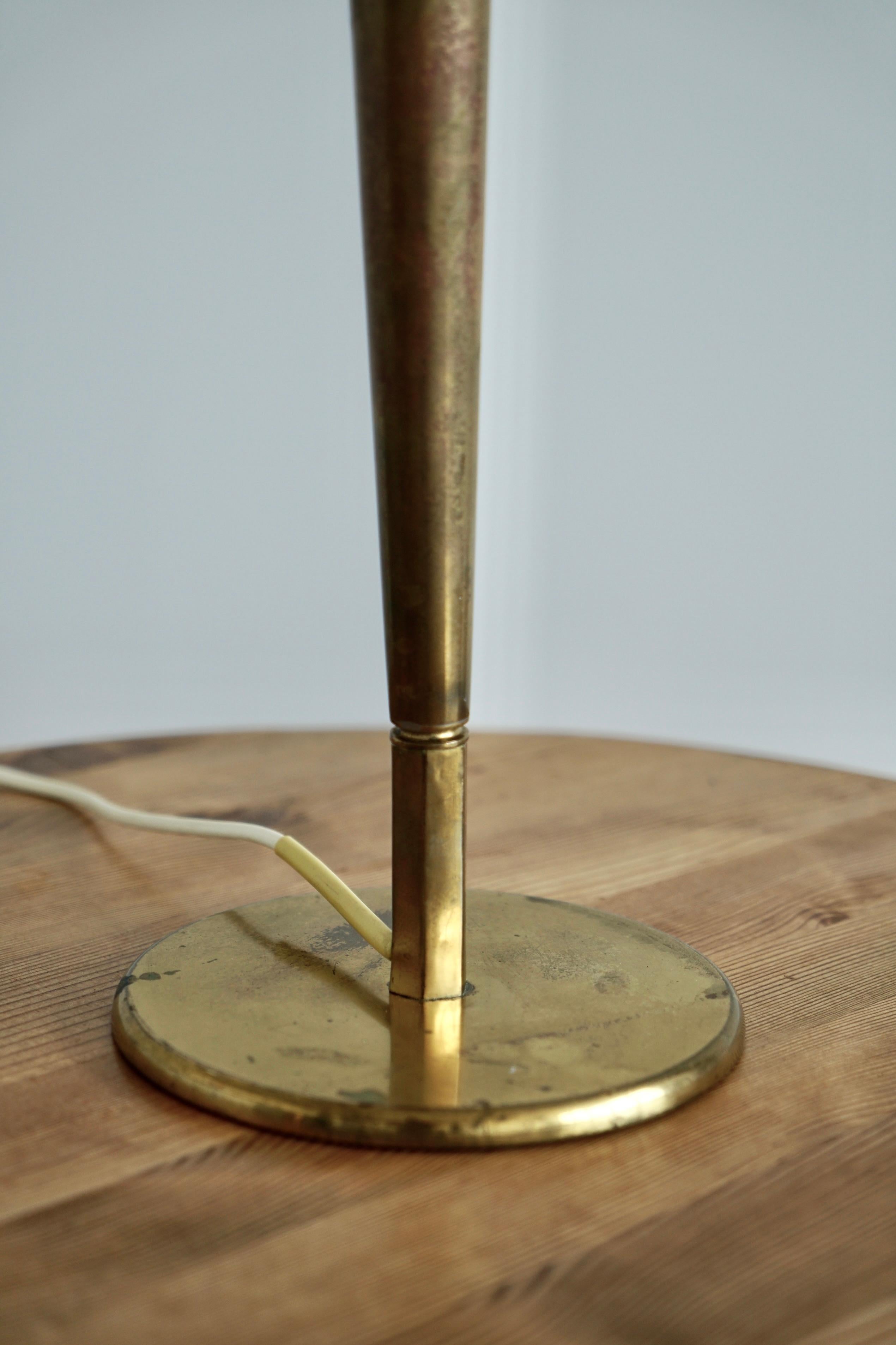 Rara lámpara de mesa  por Paavo Tynell para Taito Oy Finlandés en venta