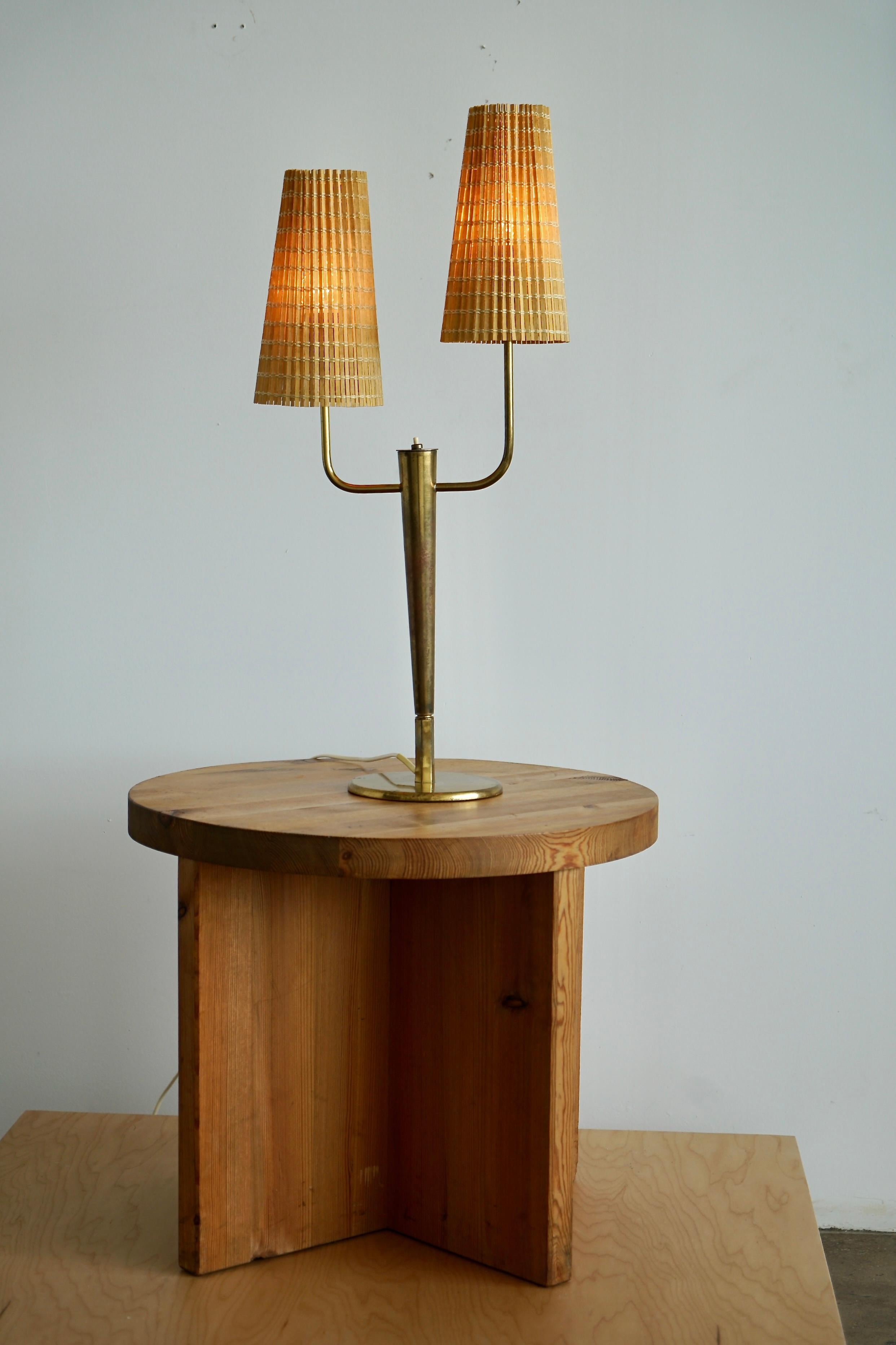 Rara lámpara de mesa  por Paavo Tynell para Taito Oy en venta 2
