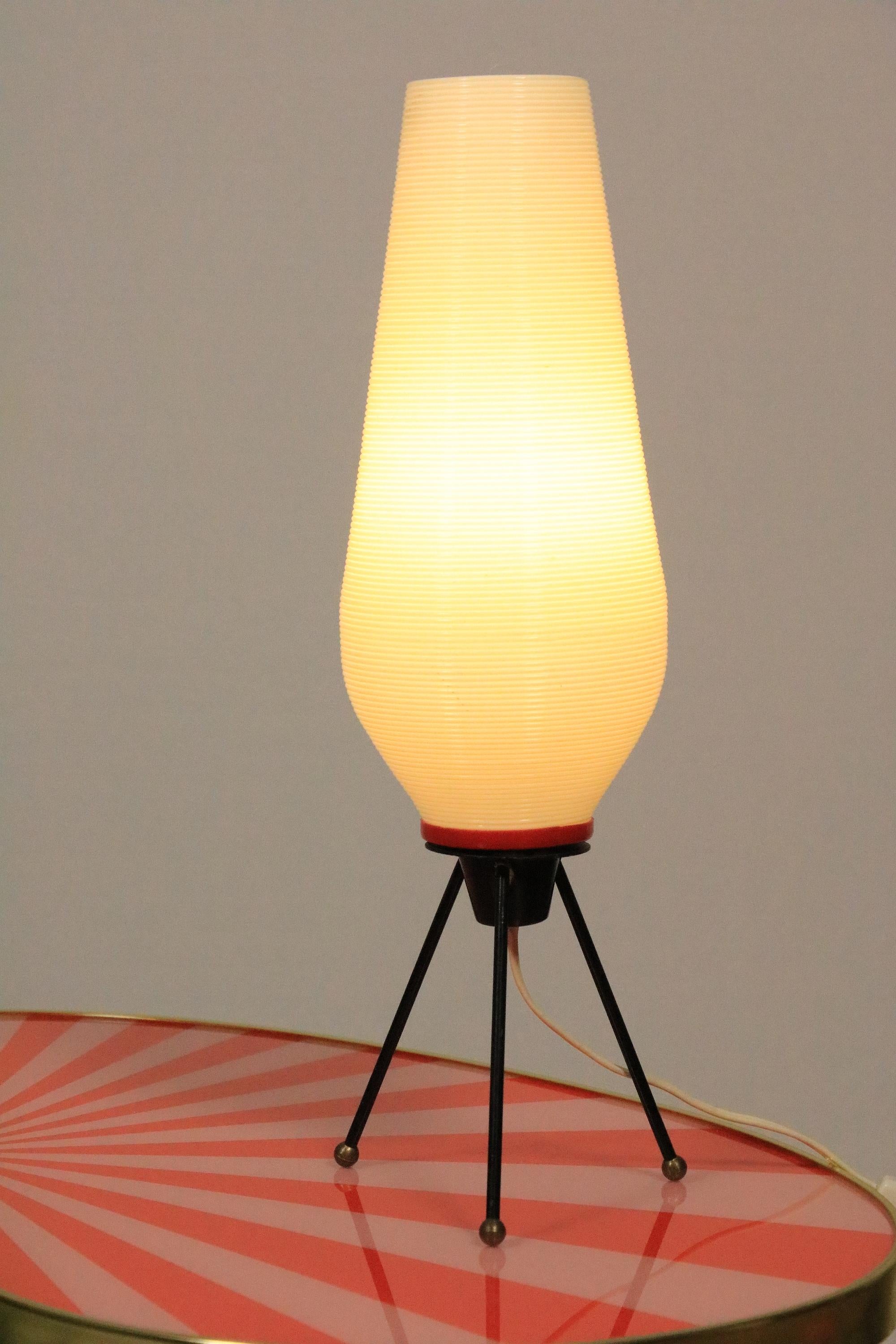 Seltene Tischlampe von Yasha Heifetz für Rotaflex, 1950er Jahre, Dreibein (Moderne der Mitte des Jahrhunderts) im Angebot