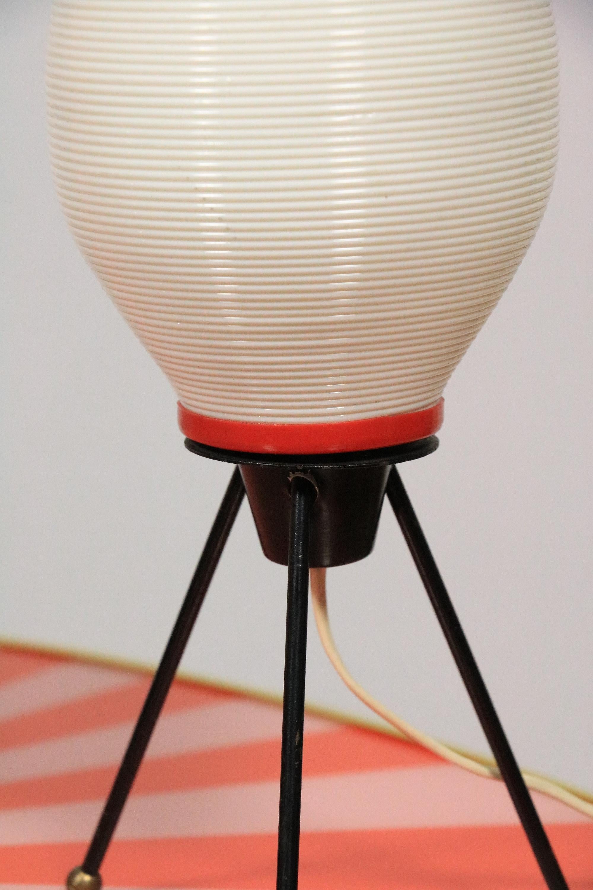 Seltene Tischlampe von Yasha Heifetz für Rotaflex, 1950er Jahre, Dreibein (Mitte des 20. Jahrhunderts) im Angebot