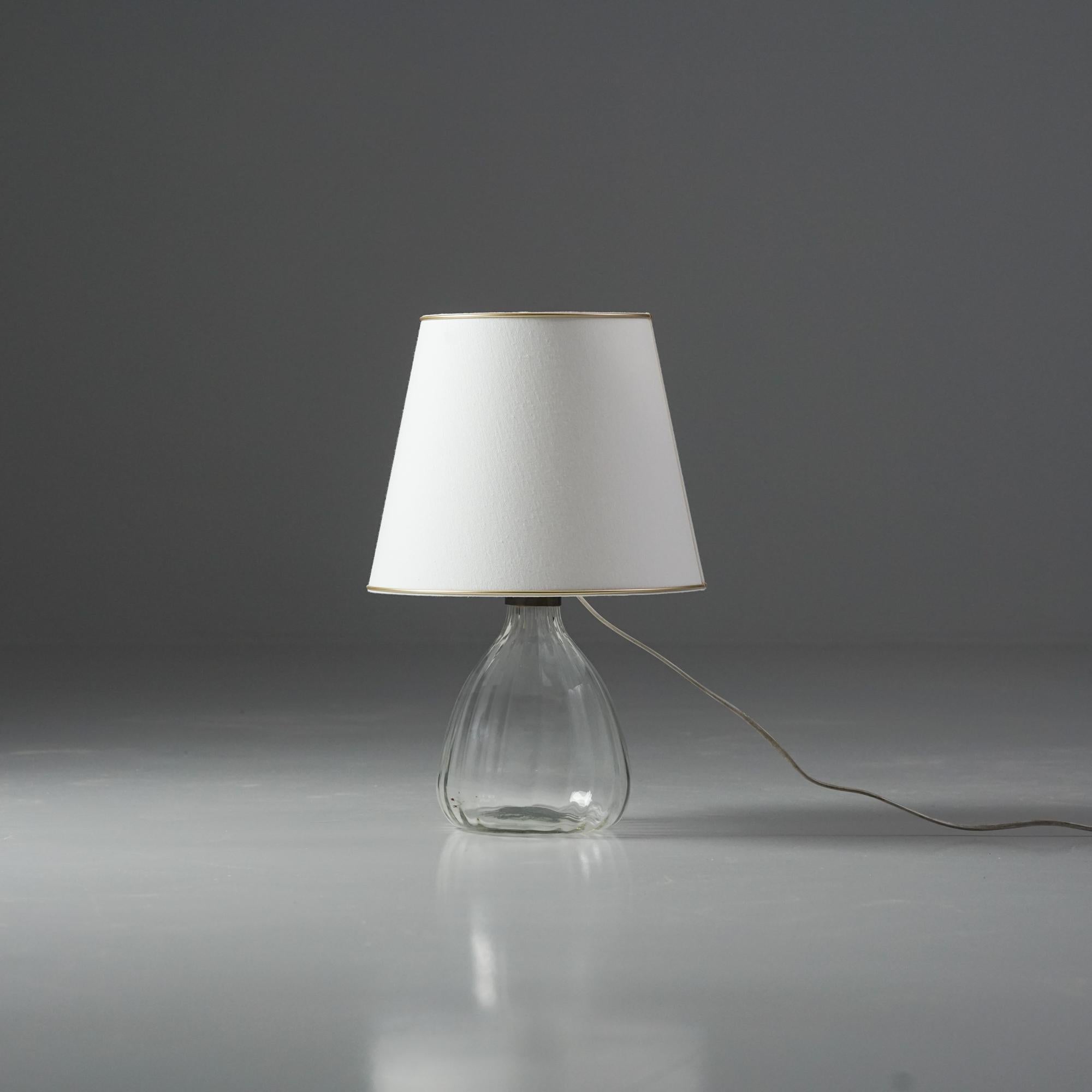 Rara lámpara de mesa, Gunnel Nyman, década de 1940 en Bueno estado para la venta en Helsinki, Uusimaa