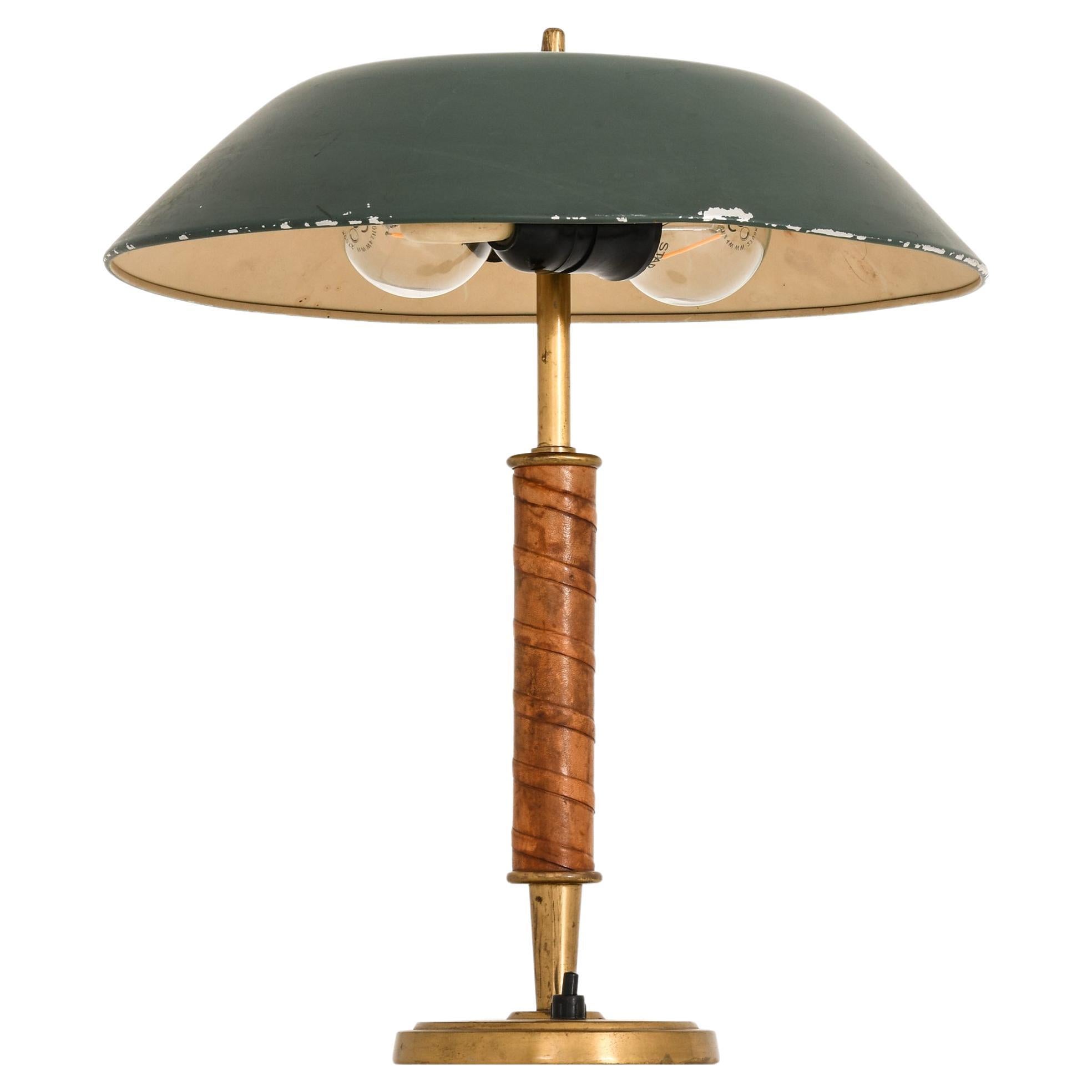 Rare lampe de table en laiton, cuir et abat-jour d'origine, années 1950