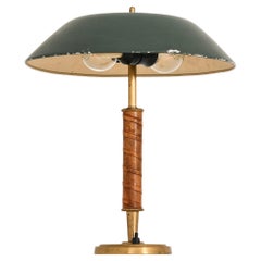 Rare lampe de table en laiton, cuir et abat-jour d'origine, années 1950