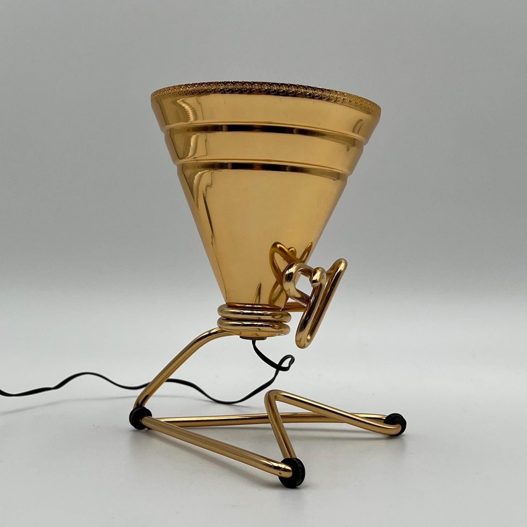 Seltene Tischlampe aus goldenem Metall, Sottsass Design für Rinnovel, 1950er Jahre im Zustand „Gut“ im Angebot in San Benedetto Del Tronto, IT
