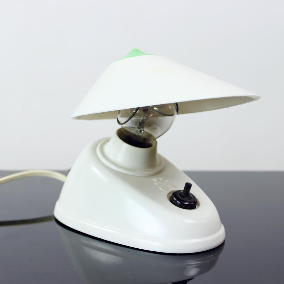 Milieu du XXe siècle Rare lampe de bureau en bakélite blanche par l'équipe du Bauhaus, années 1930 en vente