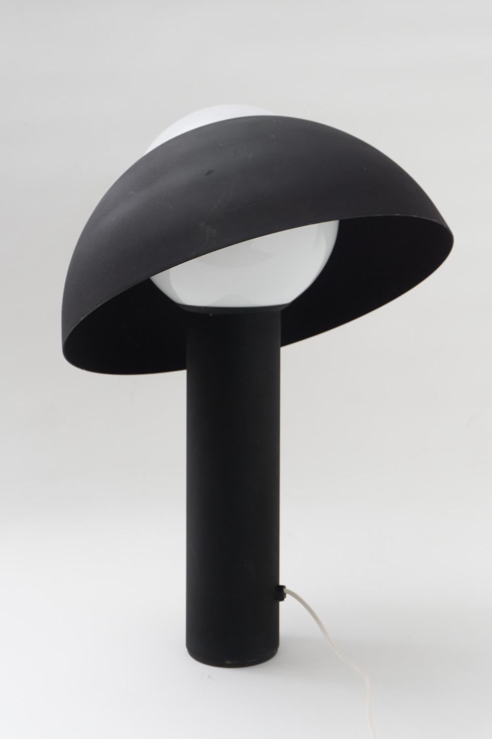 Lacquered Rare Table Lamp 'Nervina', Black Metal, by Sergio Asti, 1962 For Sale