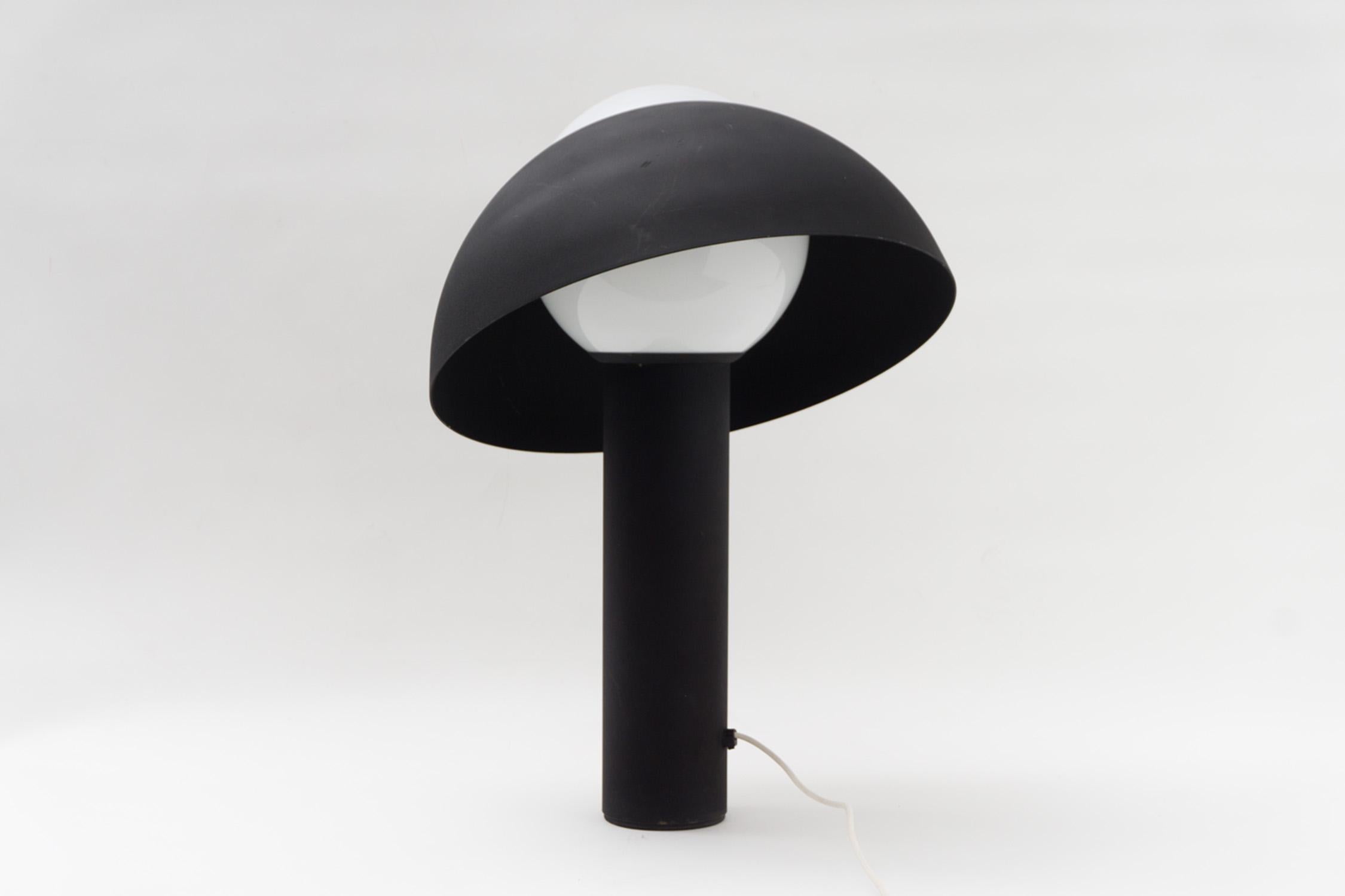 Laqué Rare lampe de table 'Nervina', métal noir, par Sergio Asti, 1962 en vente