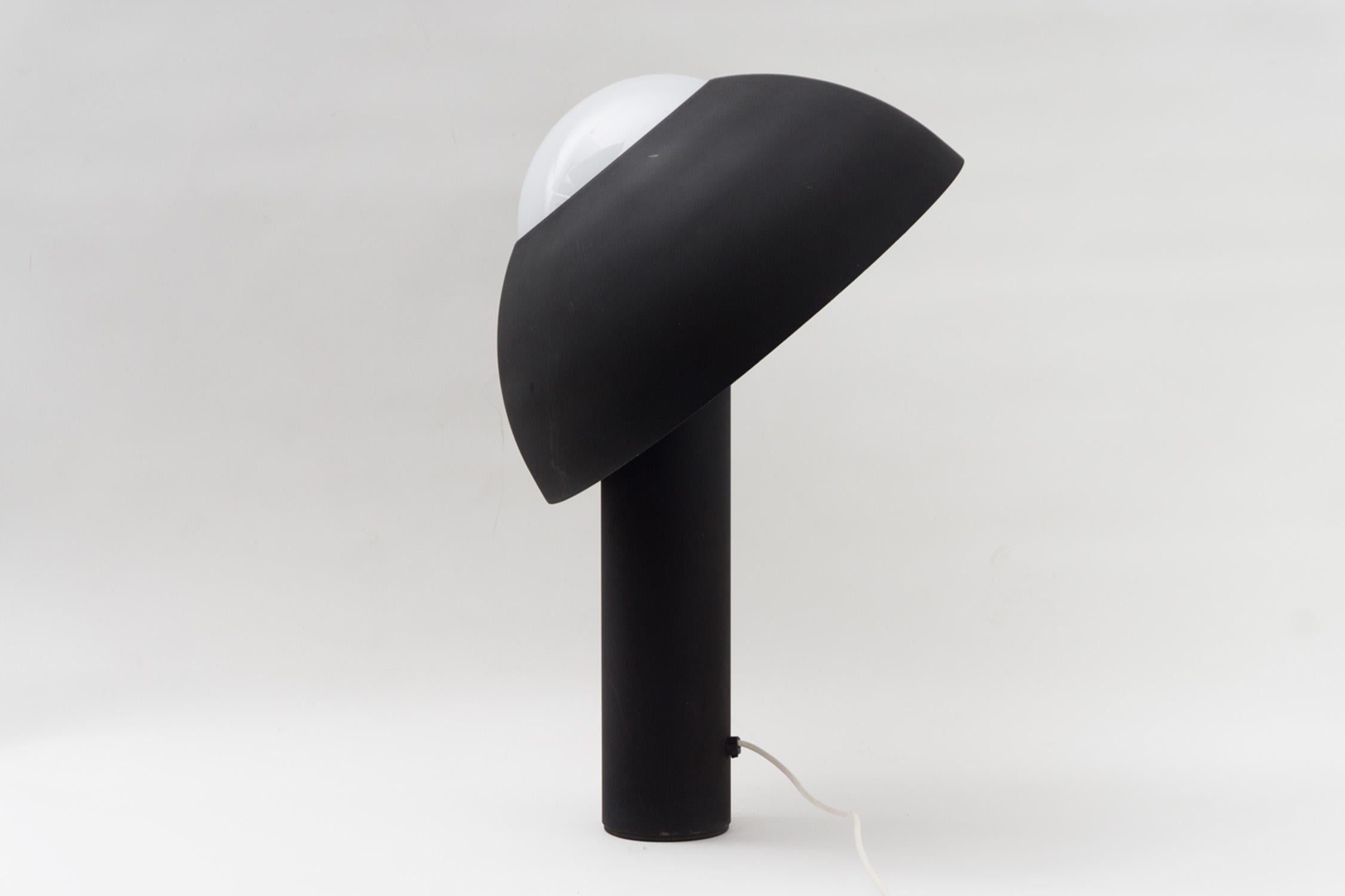 Rare lampe de table 'Nervina', métal noir, par Sergio Asti, 1962 Excellent état - En vente à Berlin, DE