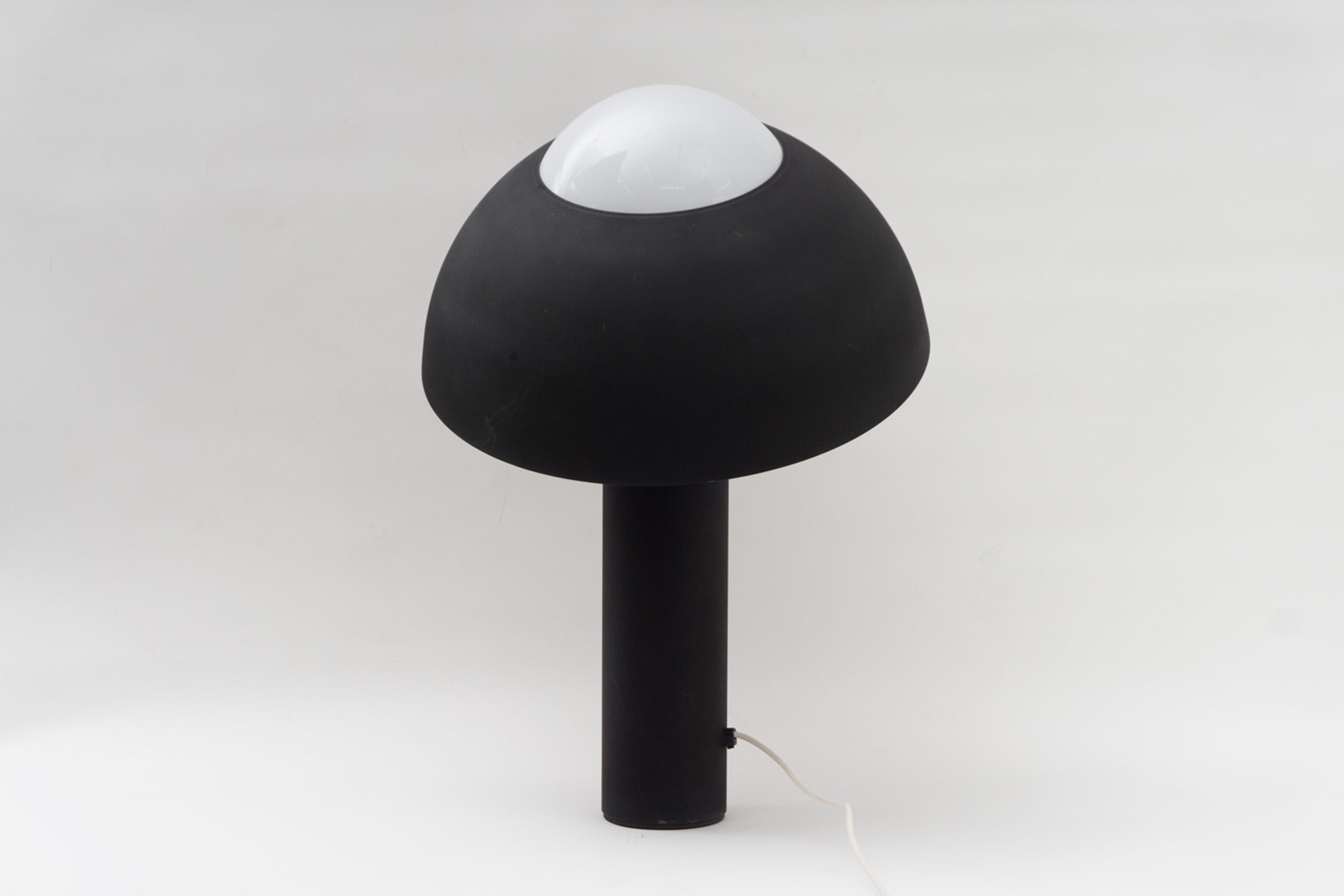 Milieu du XXe siècle Rare lampe de table 'Nervina', métal noir, par Sergio Asti, 1962 en vente