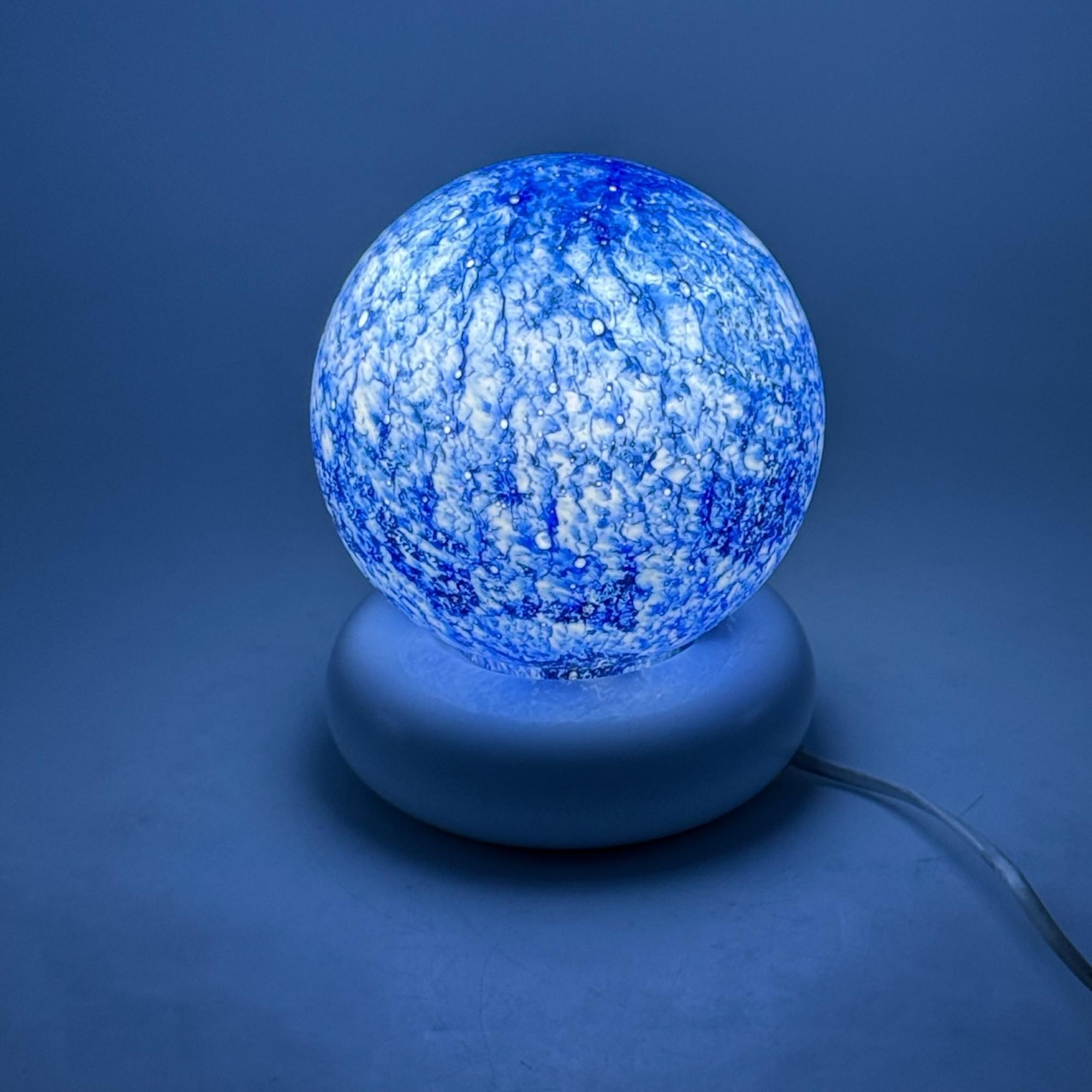 Mid-Century Modern Rare lampe de table 'Temptation' par Targetti Sankey - 70s Blue Speckled Glass Globe en vente