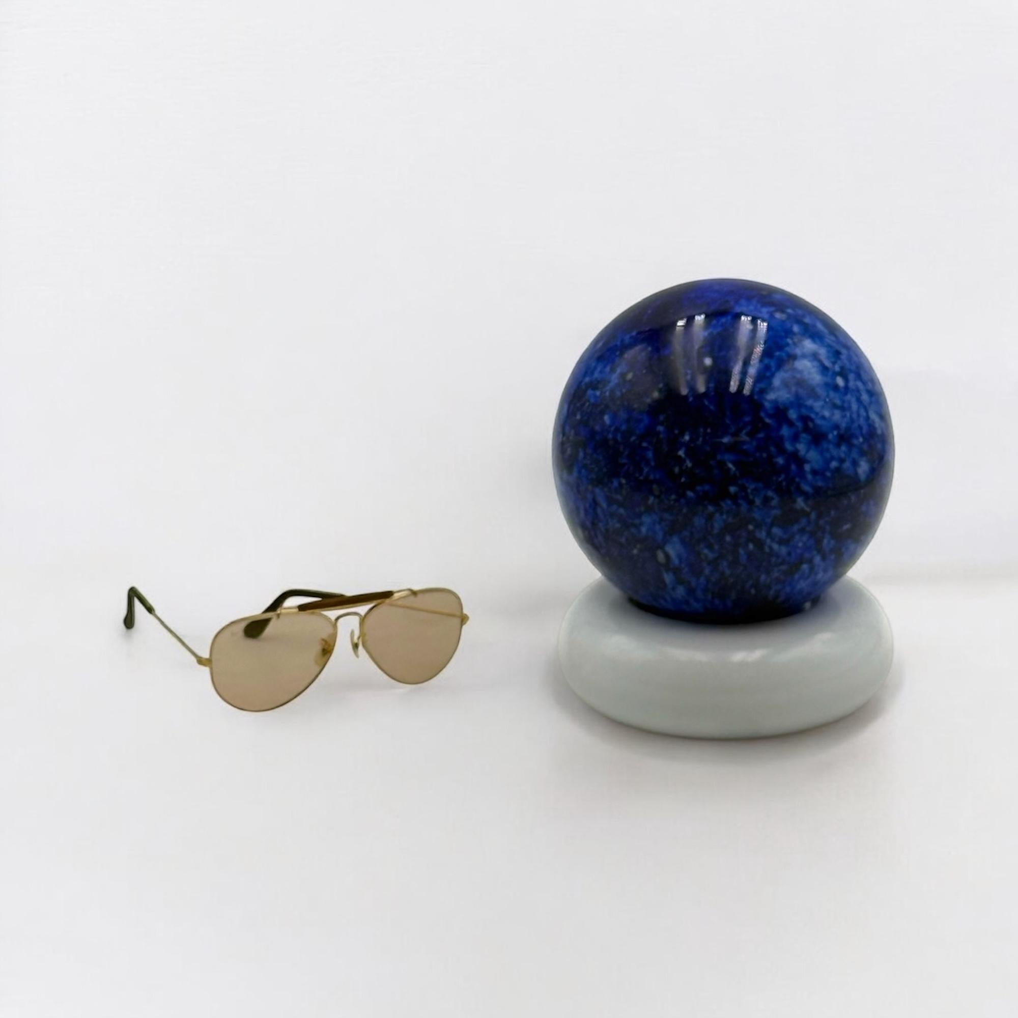 Rare lampe de table 'Temptation' par Targetti Sankey - 70s Blue Speckled Glass Globe en vente 1