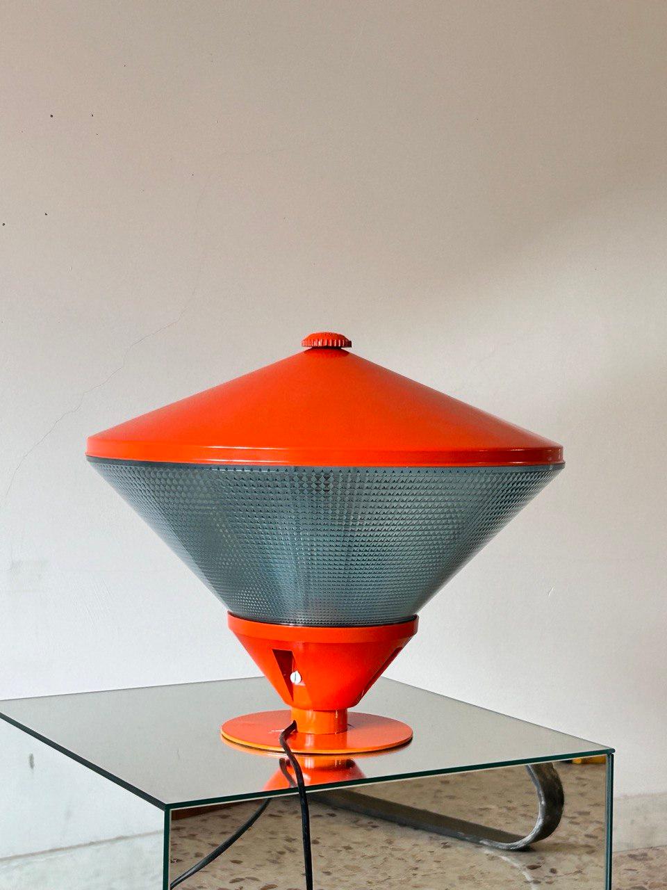 Rare table lamp designed by Gian Nicola Gigante for Zerbetto Padova, perfect condition