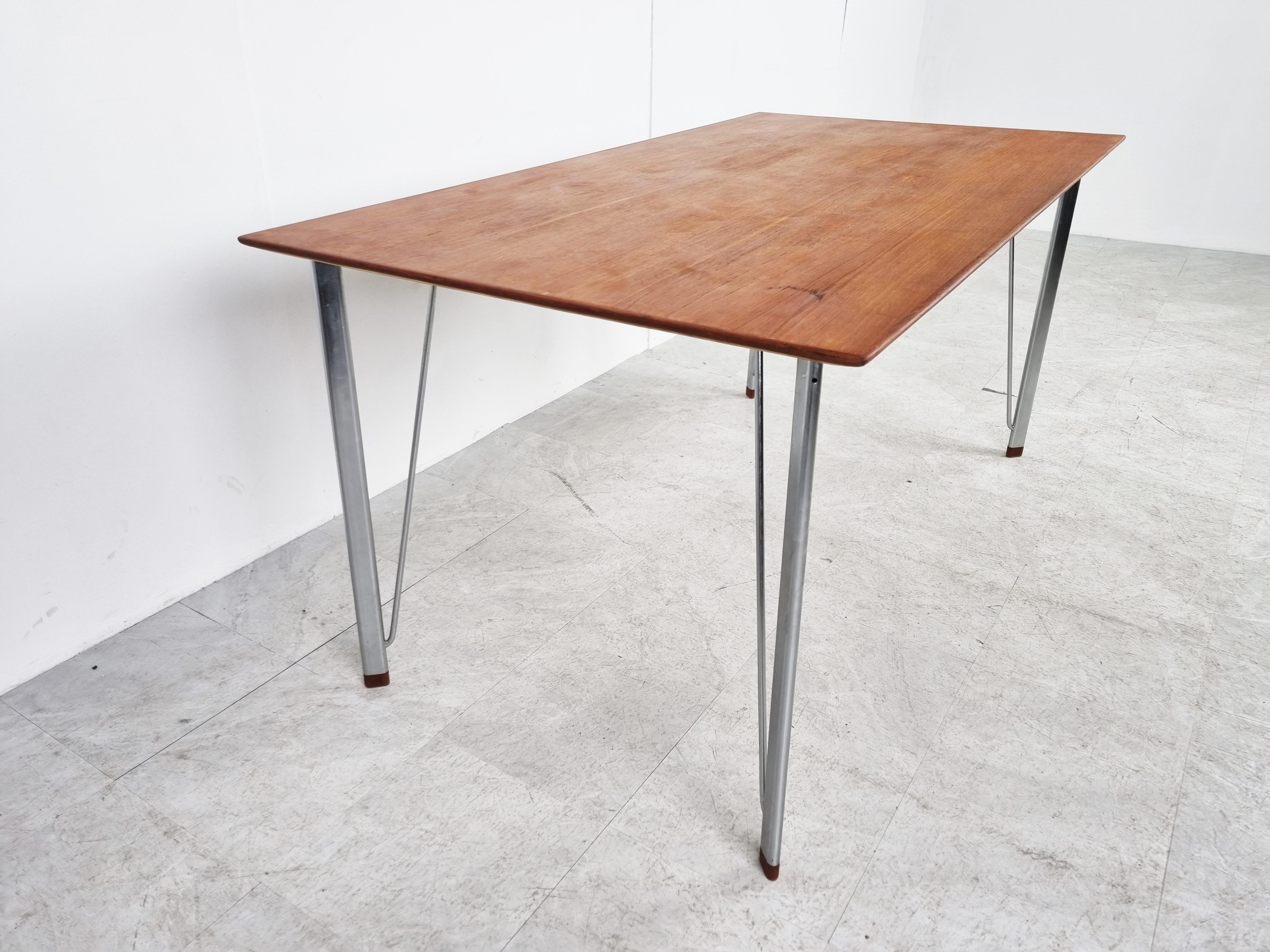 Teck Rare Table Modèle 3605 par Arne Jacobsen, années 1950 en vente