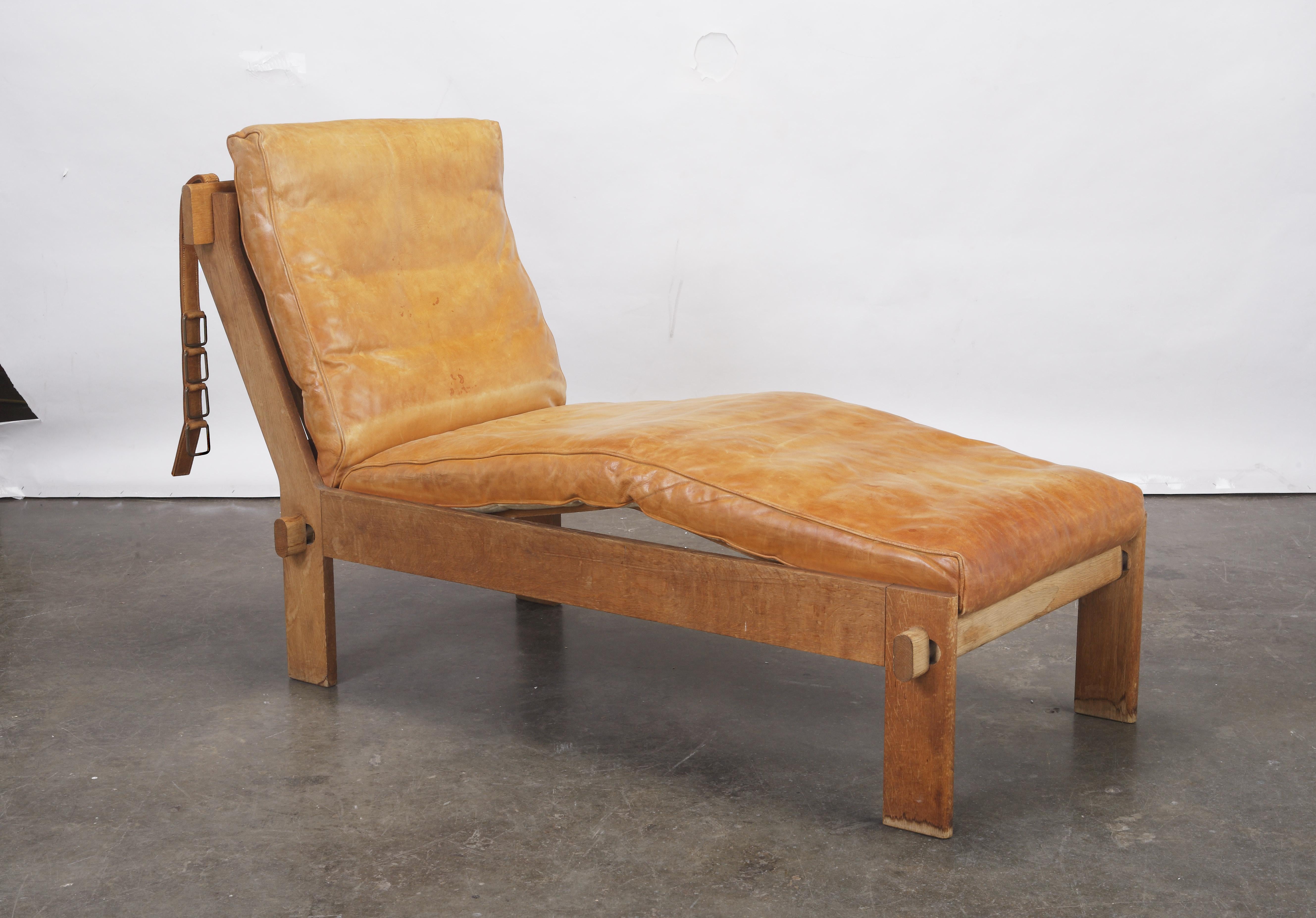 An extremely rare and colleactable piece of Danish modern design - a Tage Poulsen daybed / chaise longue recliner, made in Denmark in the late 1960s. Oak frame and beautifully patinated original leather mattress / cushions. The head rest extends