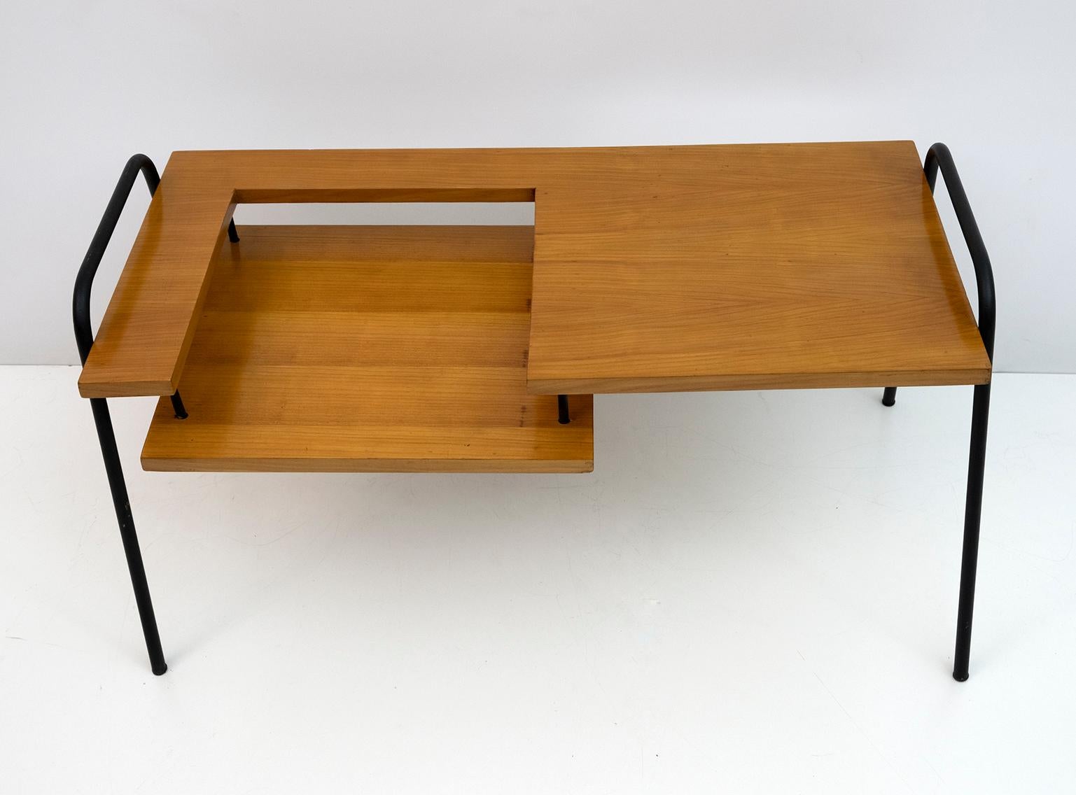 Rare Taichiro Nakai Teak Coffee Table by Consorzio La Permanente Mobili, 1950s In Good Condition In Puglia, Puglia