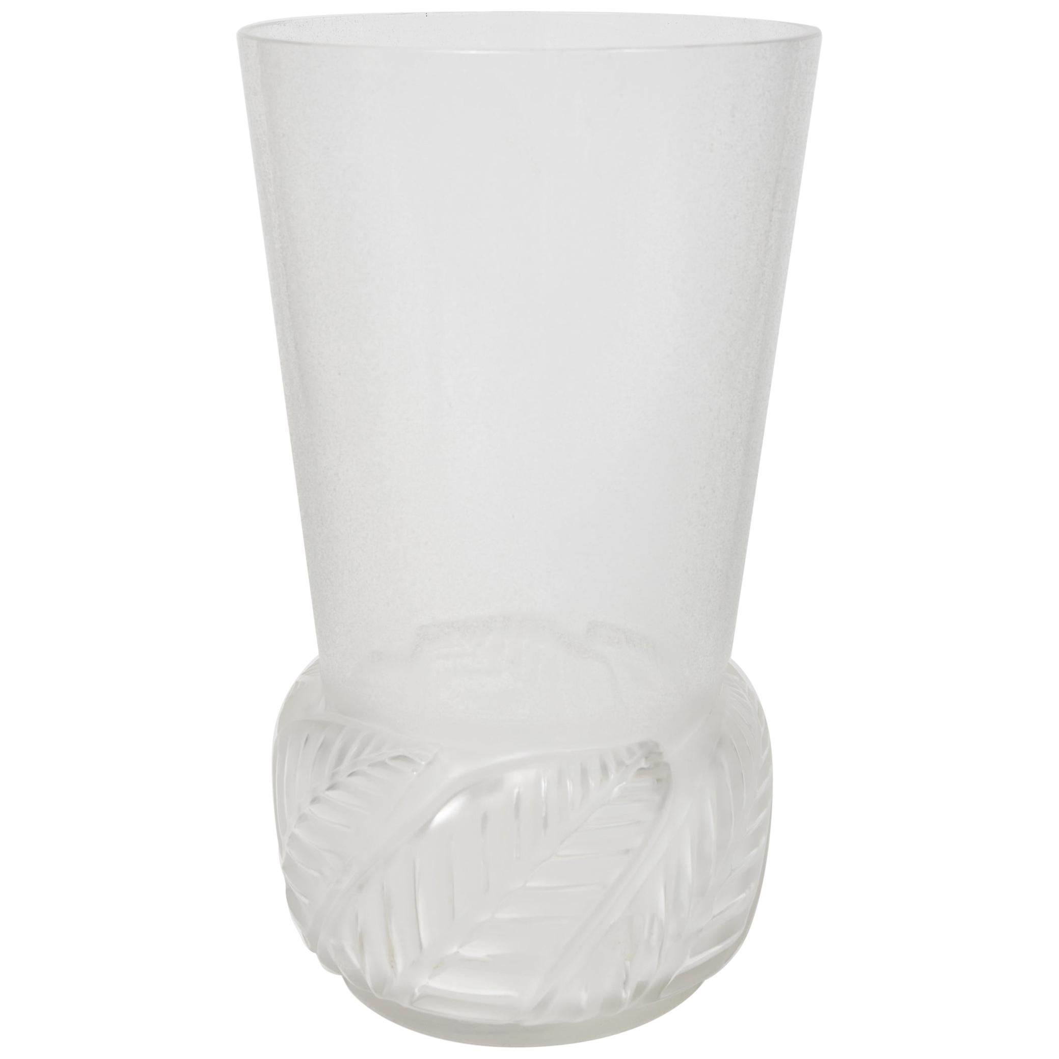 Raro vaso alto in vetro smerigliato "Floride" di René Lalique in vendita