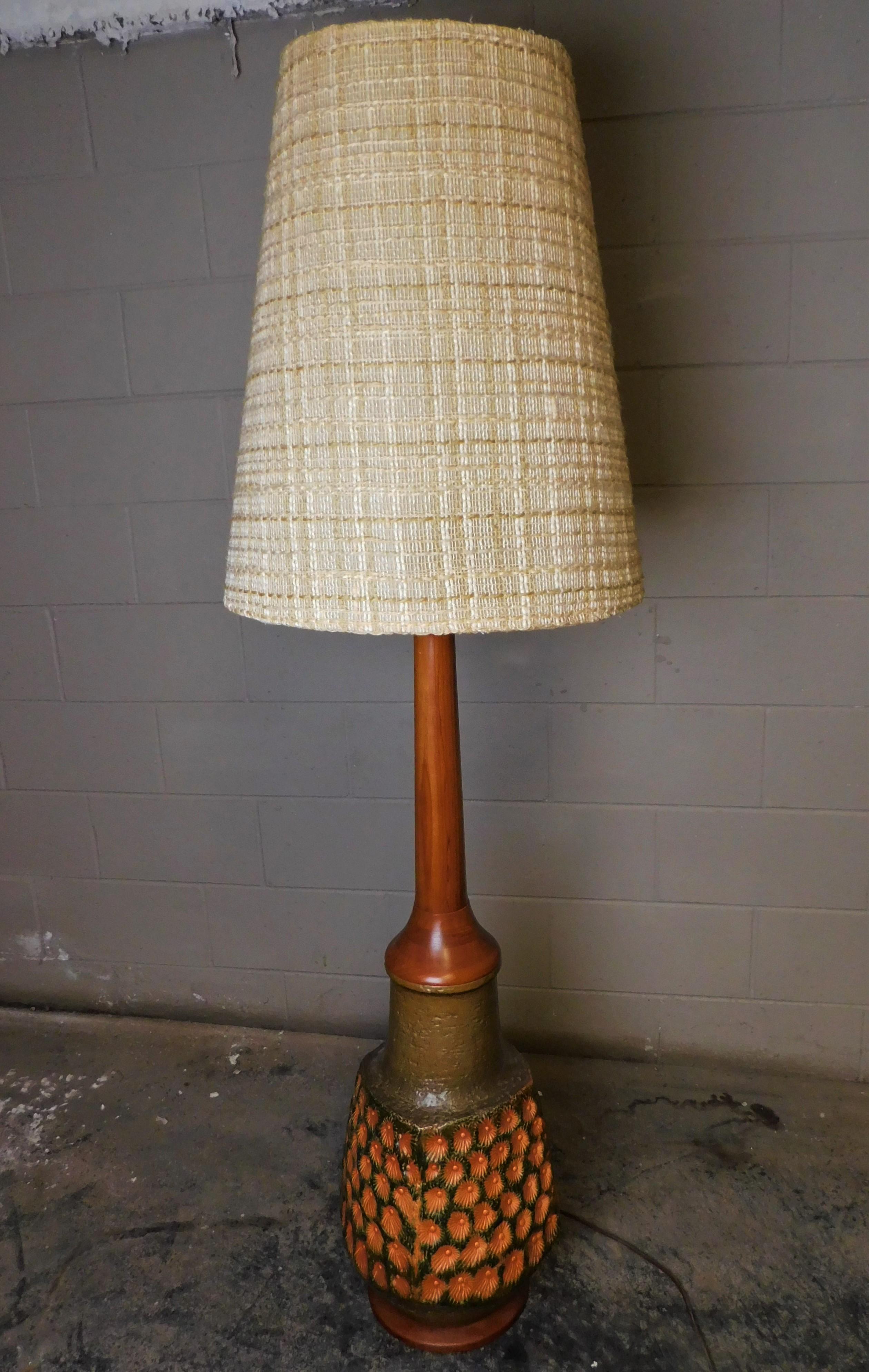 A fantastic rare Danish Mid-Century Modern/Scandinavian Modern teak and art pottery/ceramic floor lamp with the original conical fabric shade. Comprised of a solid teak round base with an oversized glazed ceramic body. The pineapple shaped body has