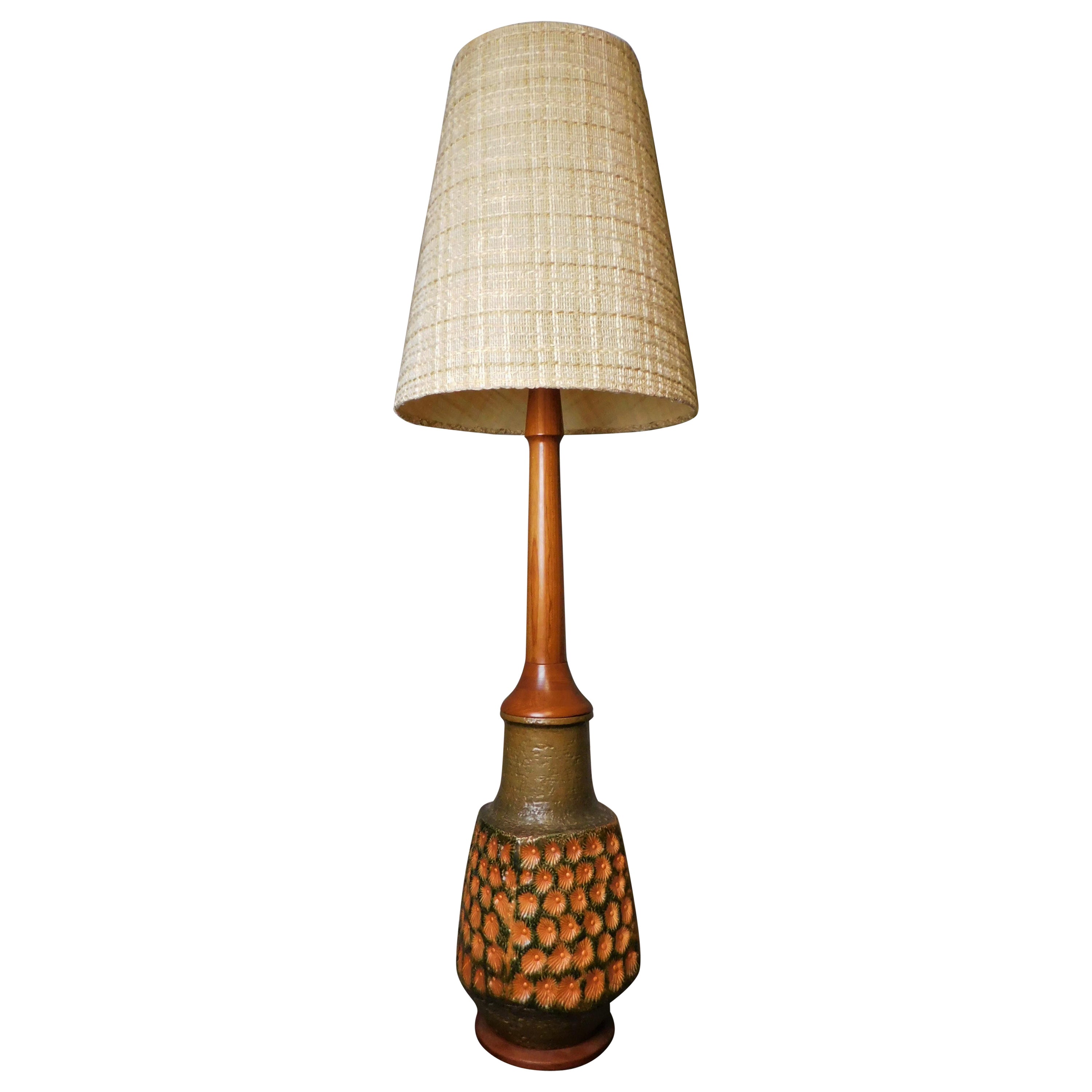Grand lampadaire sculptural danois rare en céramique émaillée teck surmonté de MCM en vente