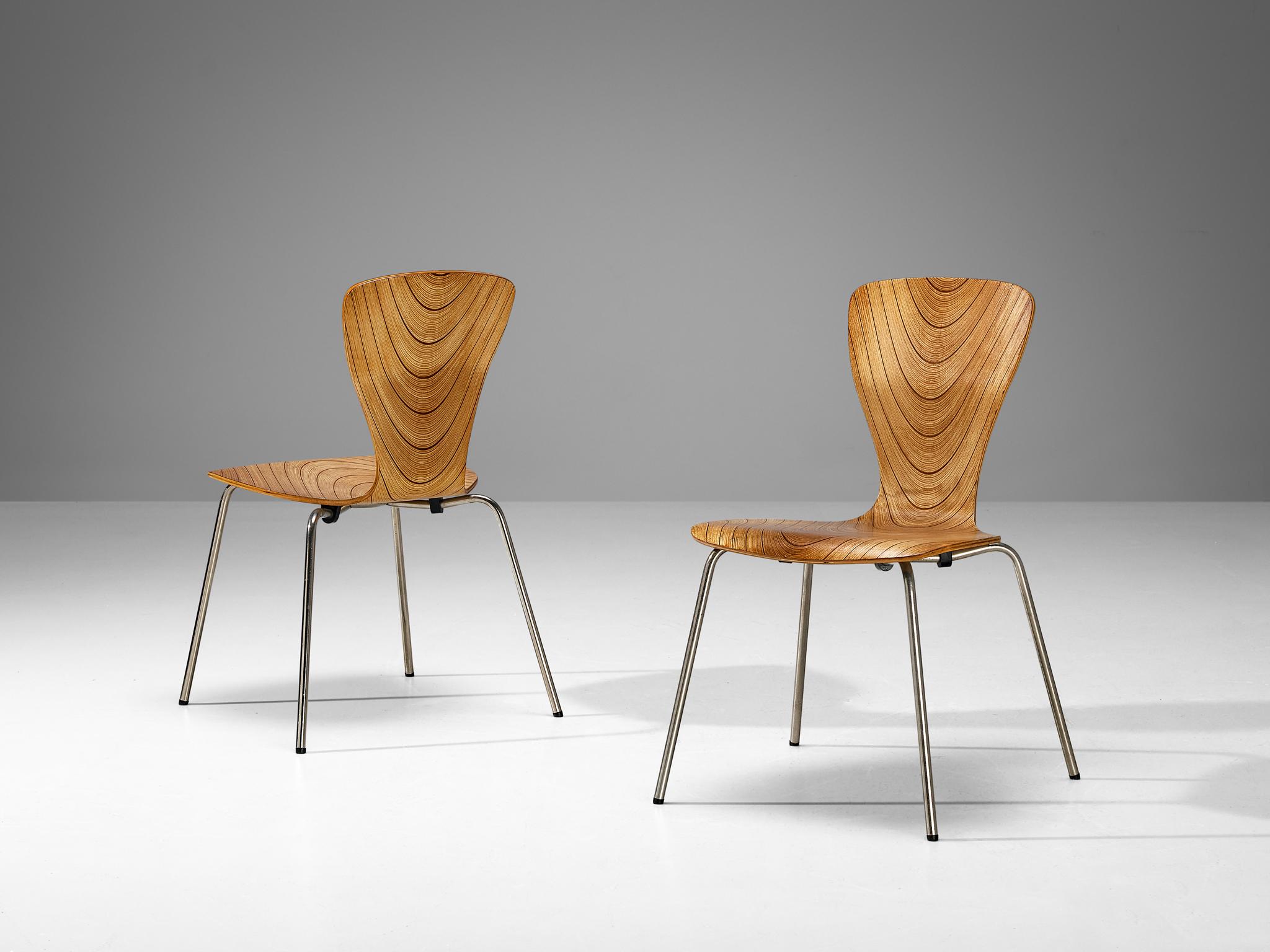 Tapio Wirkkala, pair of dining chairs, metal, plywood, Finland, 1960s

This exceptional pair of chairs by Finnish designer Tapio Wirkkala shows a beautiful and dynamic play of lines that structure the seat and backrest in their appearance. Reminding