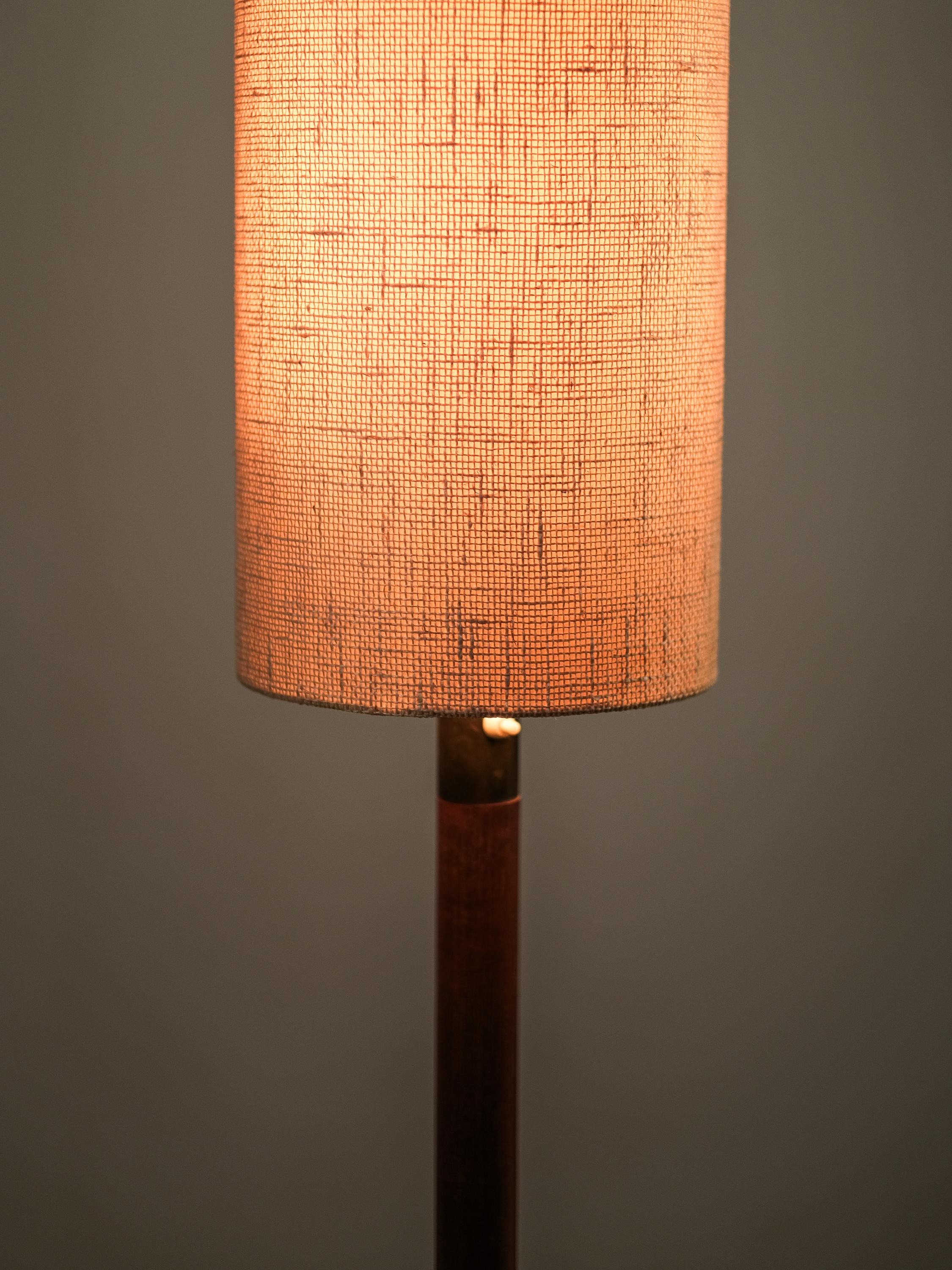 Rara lampada da terra in teak, ottone e tessuto di iuta di Bertel Gardberg, Finlandia, anni '60 in vendita 6