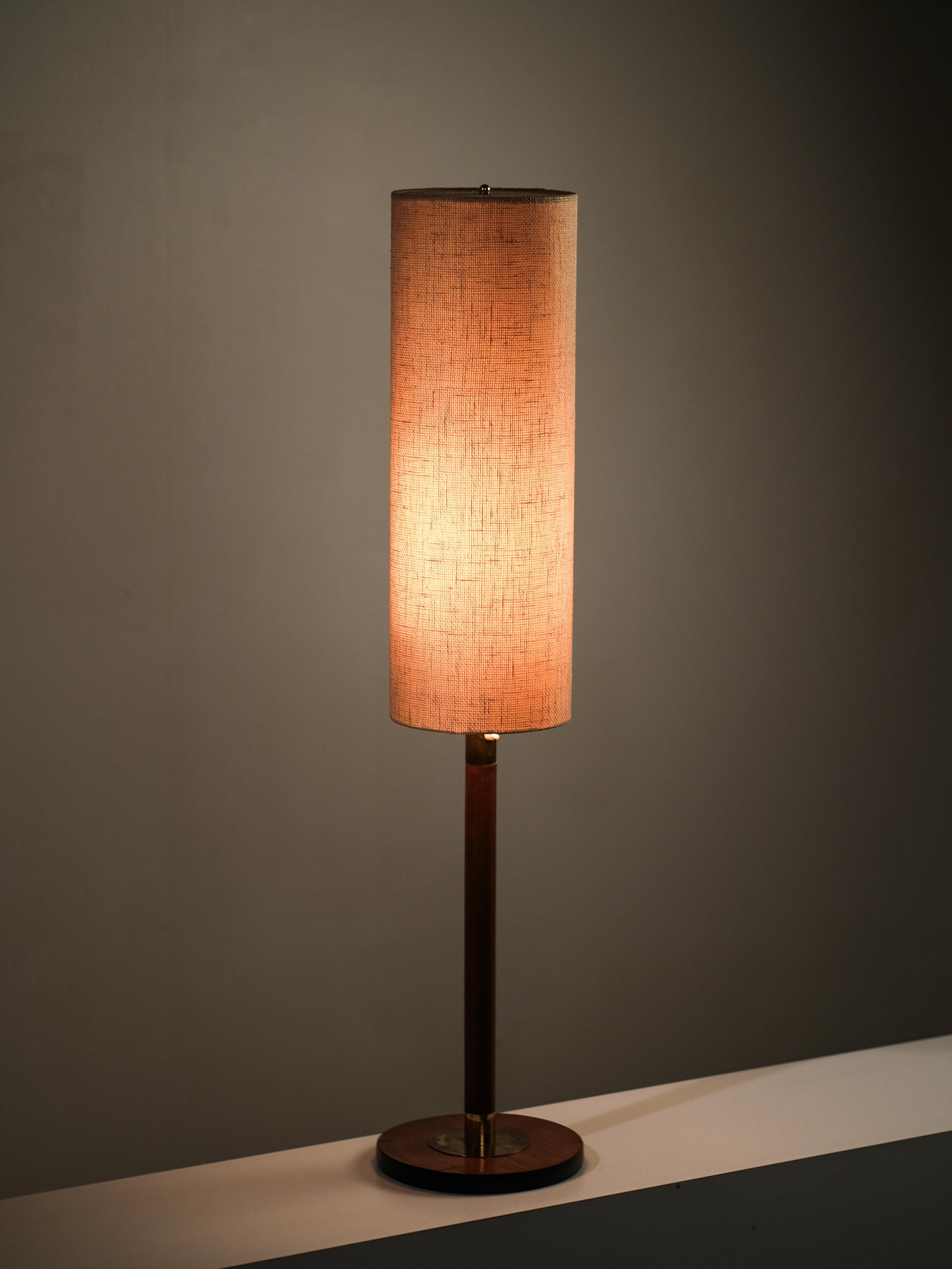 Rara lampada da terra in teak, ottone e tessuto di iuta di Bertel Gardberg, Finlandia, anni '60 in vendita 8