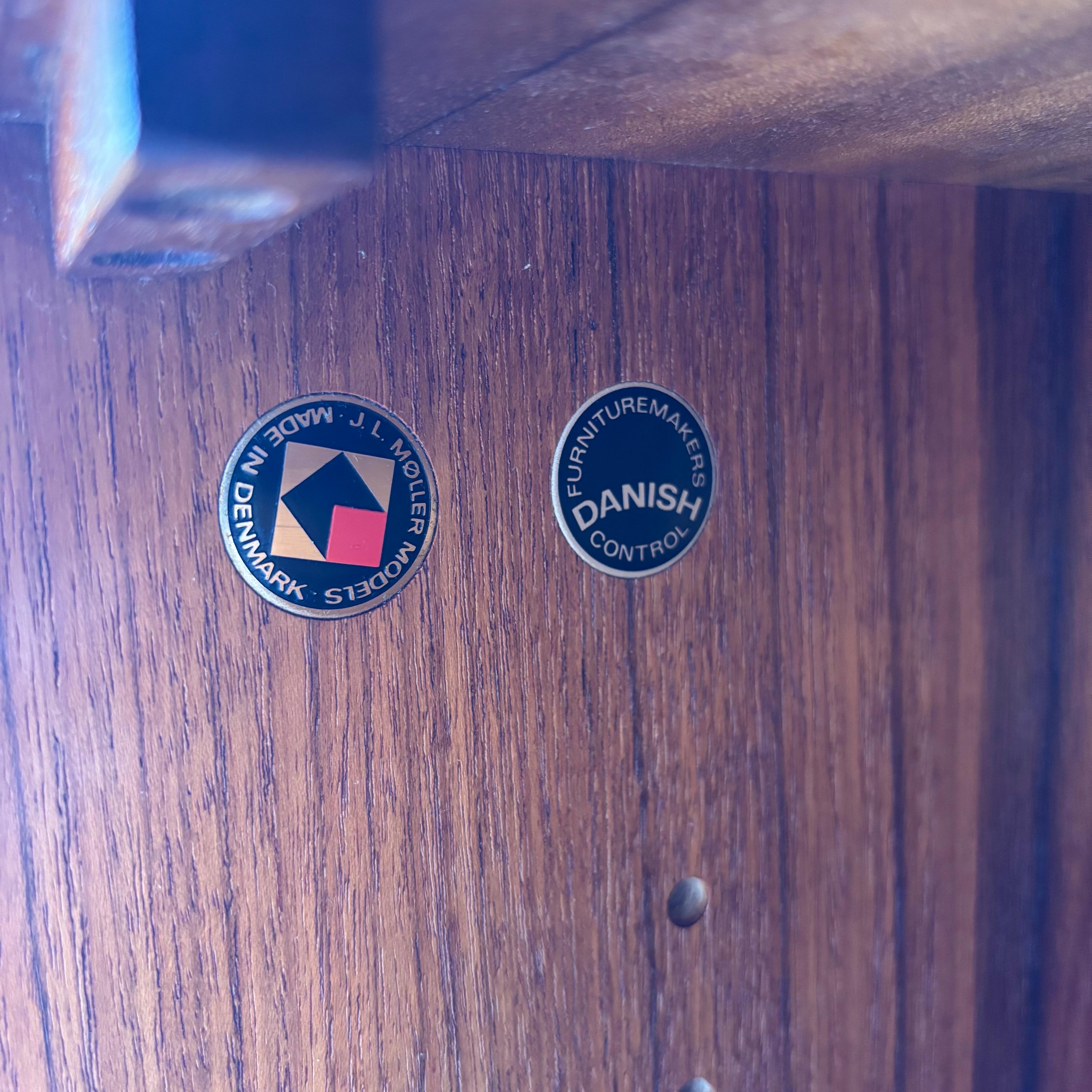 Rara credenza in teak di Niels Moller, Modernità danese, anni '60 in vendita 9