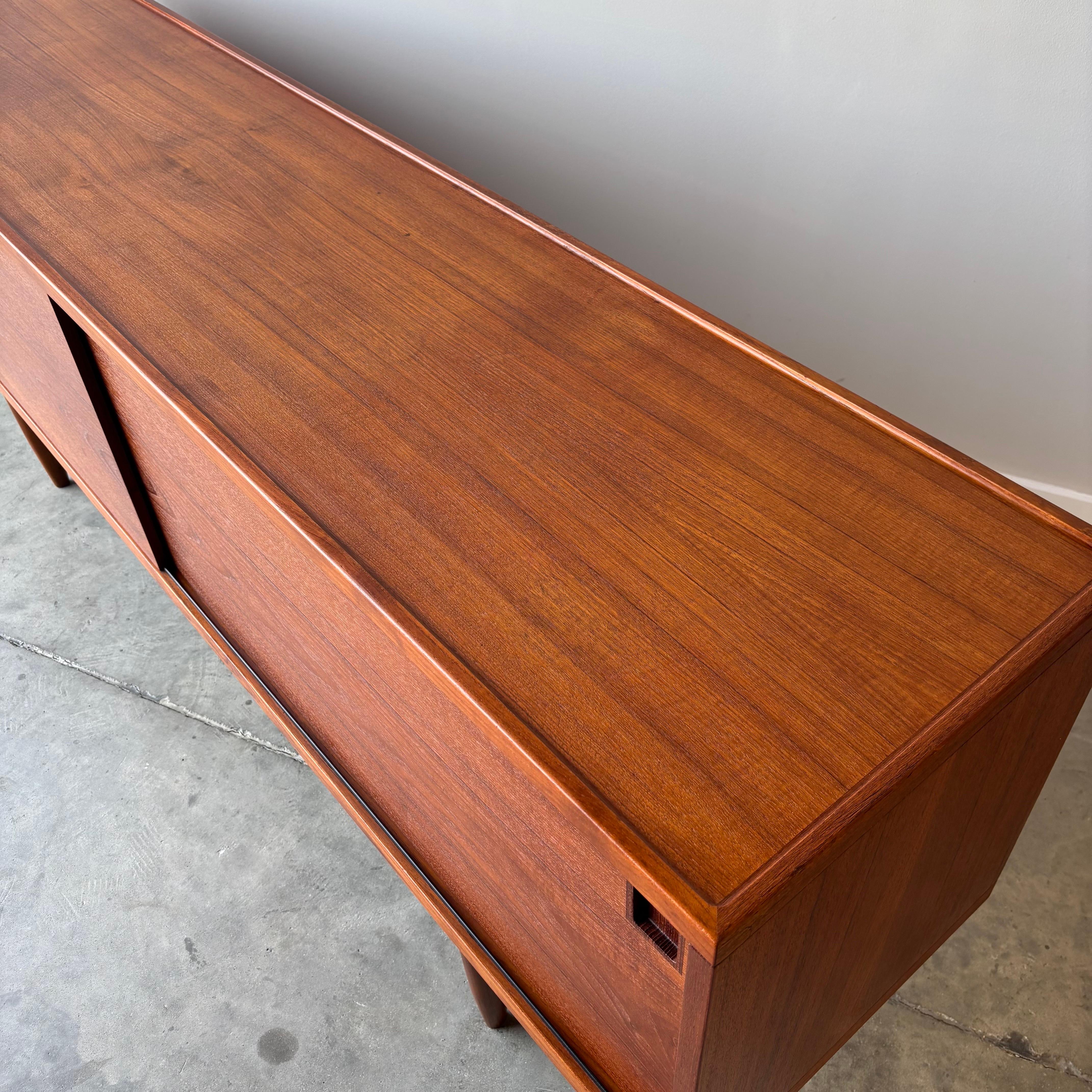 Teak Rara credenza in teak di Niels Moller, Modernità danese, anni '60 in vendita