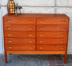 Rare Teak & Oak Borge Mogensen Quality 10-Drawer Dresser with Pedestal Base